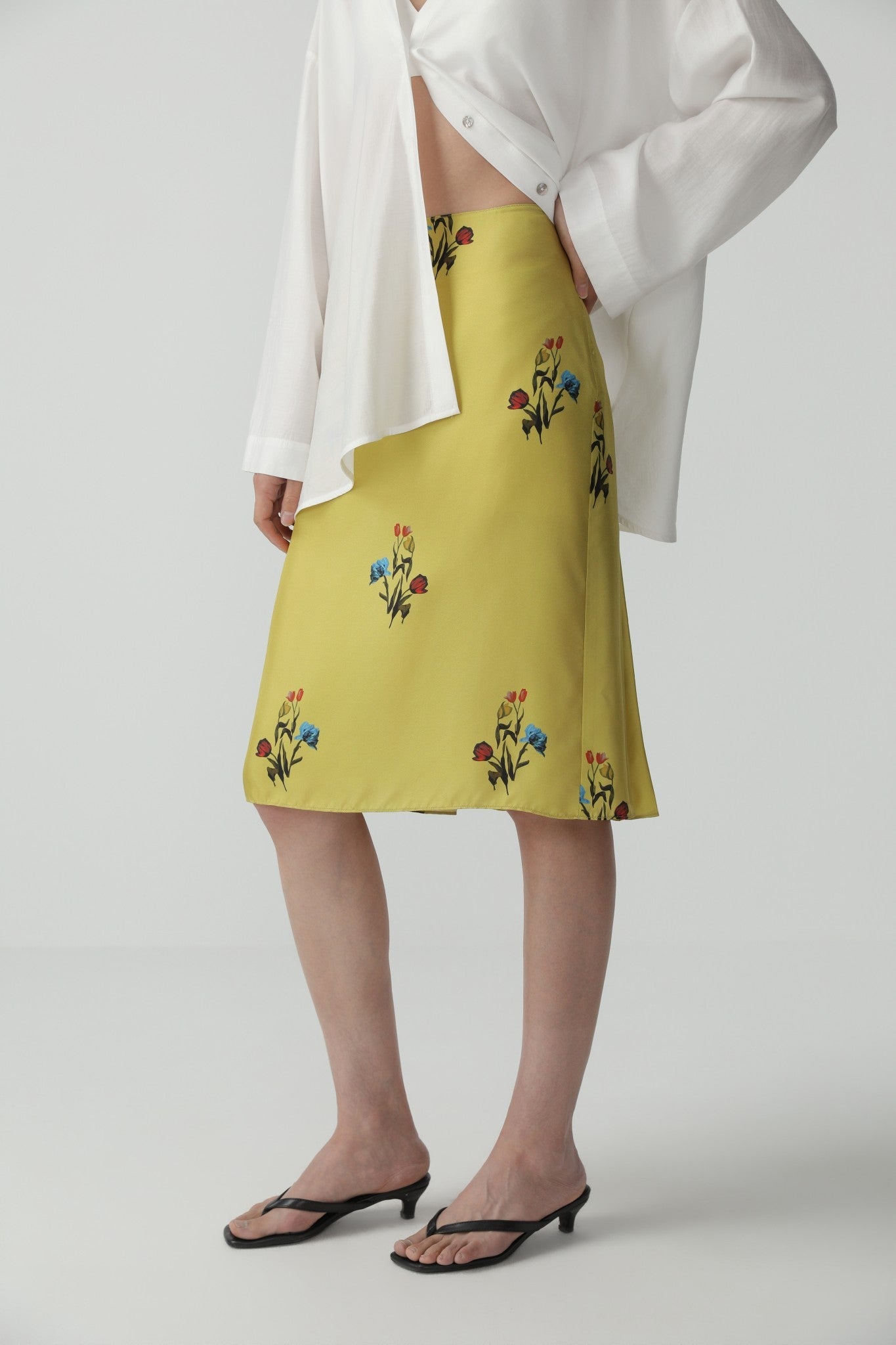 Elegant A-line Midi Skirt with Flowing Silhouette - Nettarei