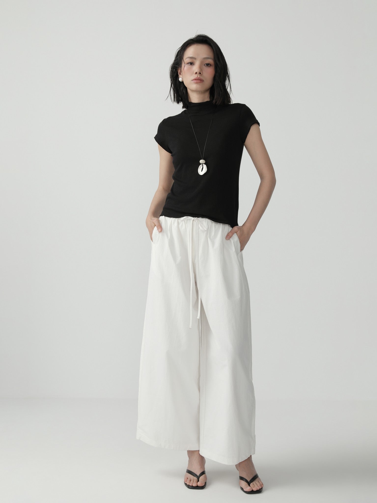 Elegant Wide - Leg Trousers with Minimalist Flair - Nettarei