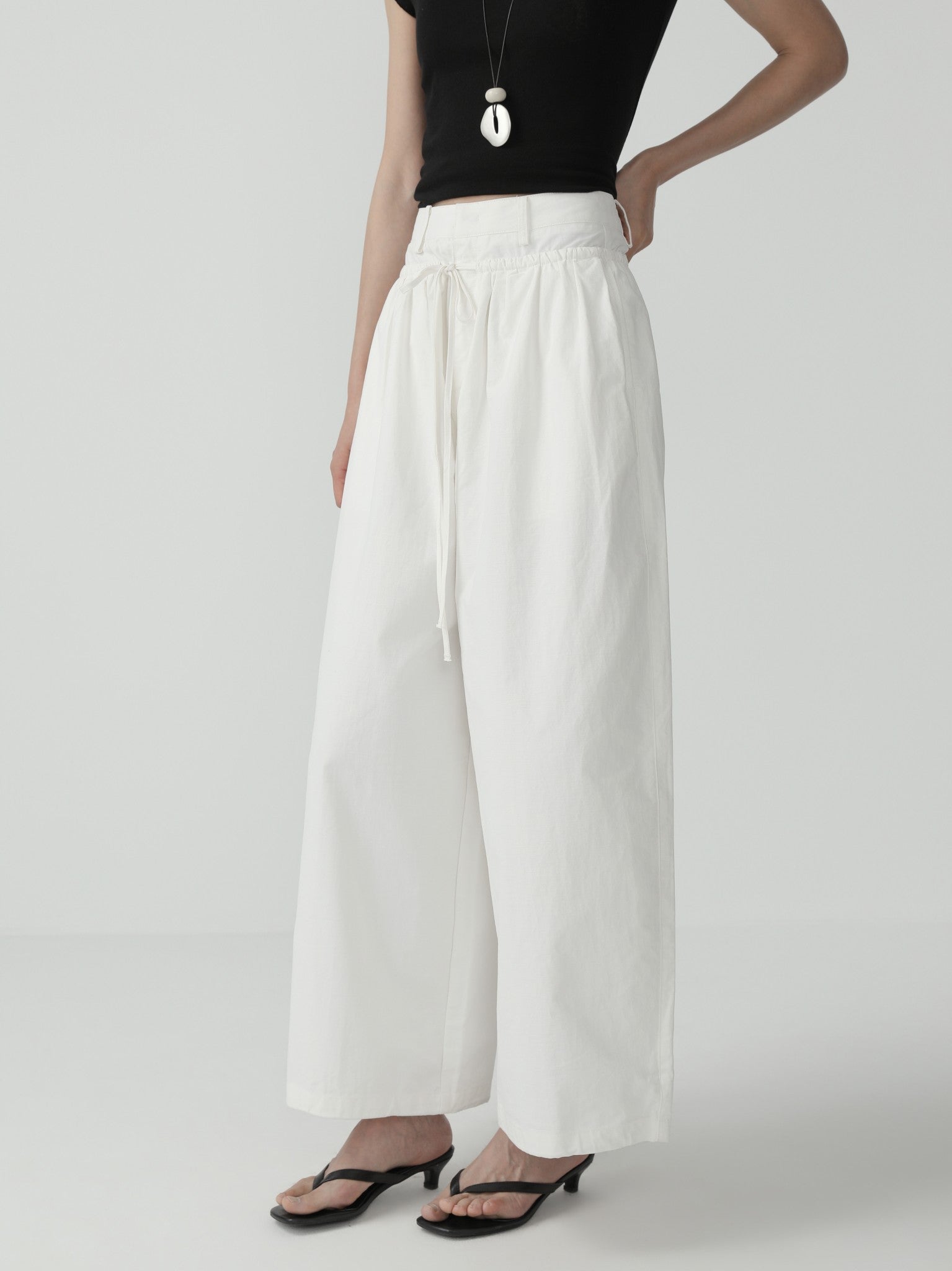 Elegant Wide - Leg Trousers with Minimalist Flair - Nettarei