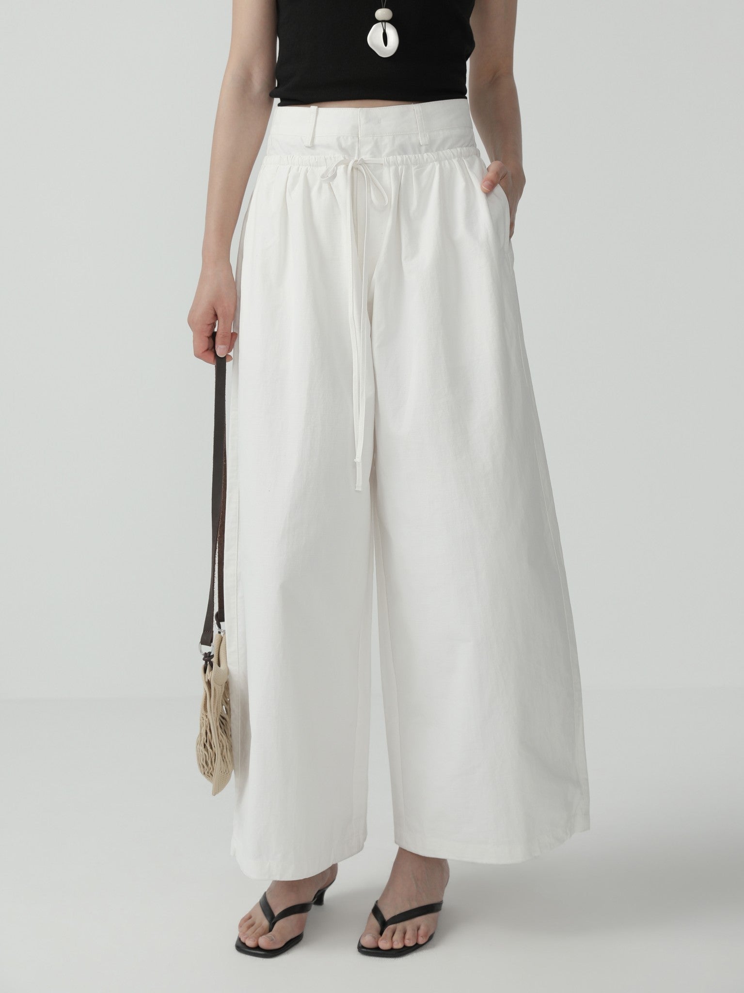 Elegant Wide - Leg Trousers with Minimalist Flair - Nettarei