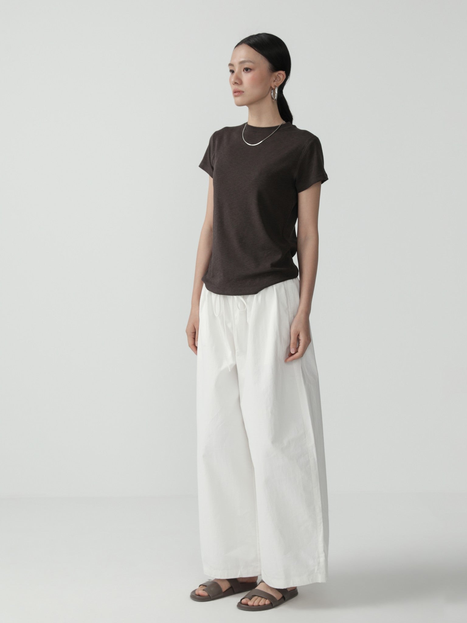 Elegant Wide - Leg Trousers with Minimalist Flair - Nettarei