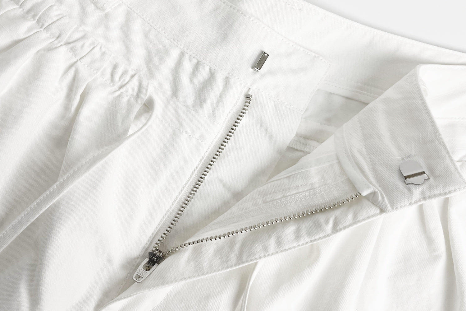 Elegant Wide - Leg Trousers with Minimalist Flair - Nettarei