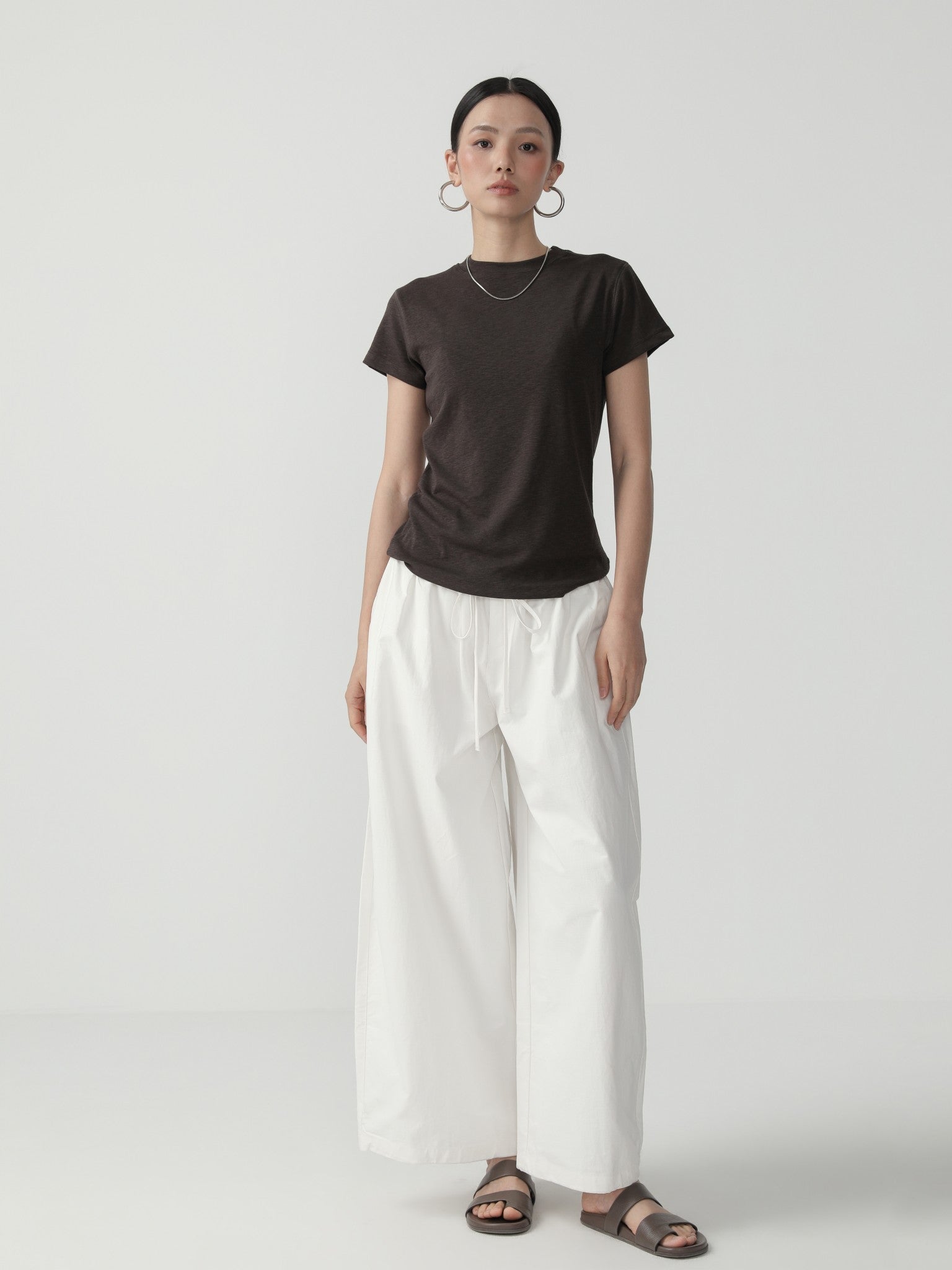 Elegant Wide - Leg Trousers with Minimalist Flair - Nettarei