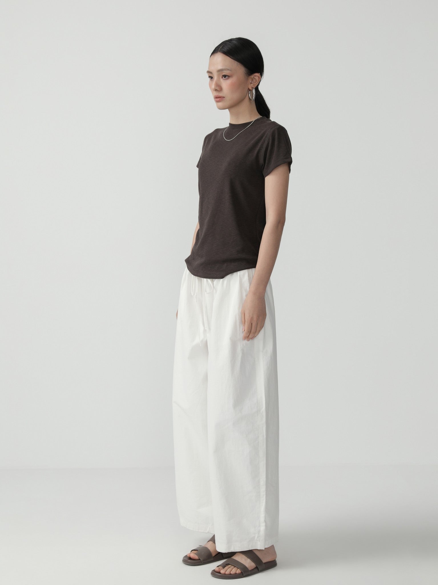 Elegant Wide - Leg Trousers with Minimalist Flair - Nettarei
