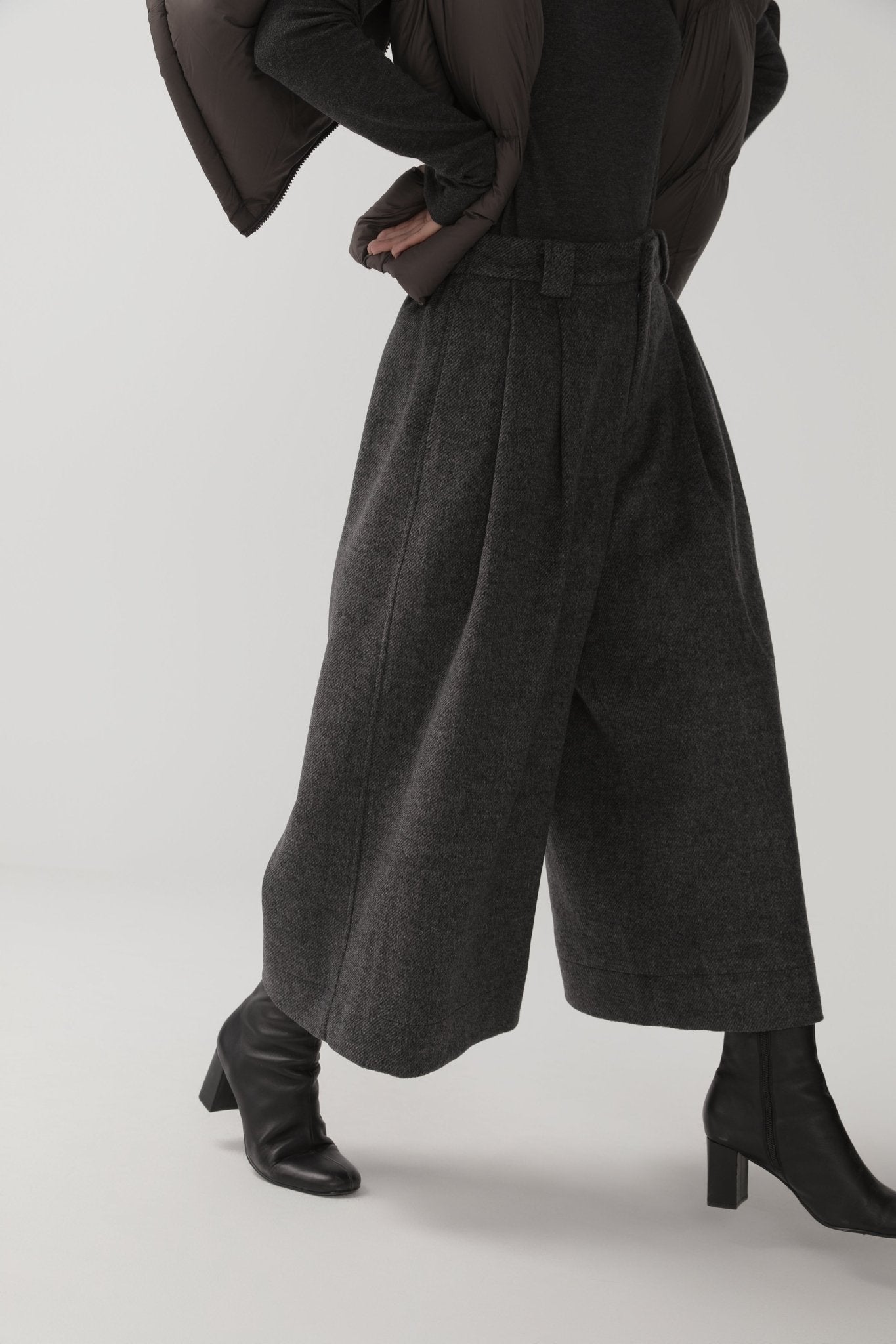 High - Waist Loose Minimalist Trousers - Nettarei