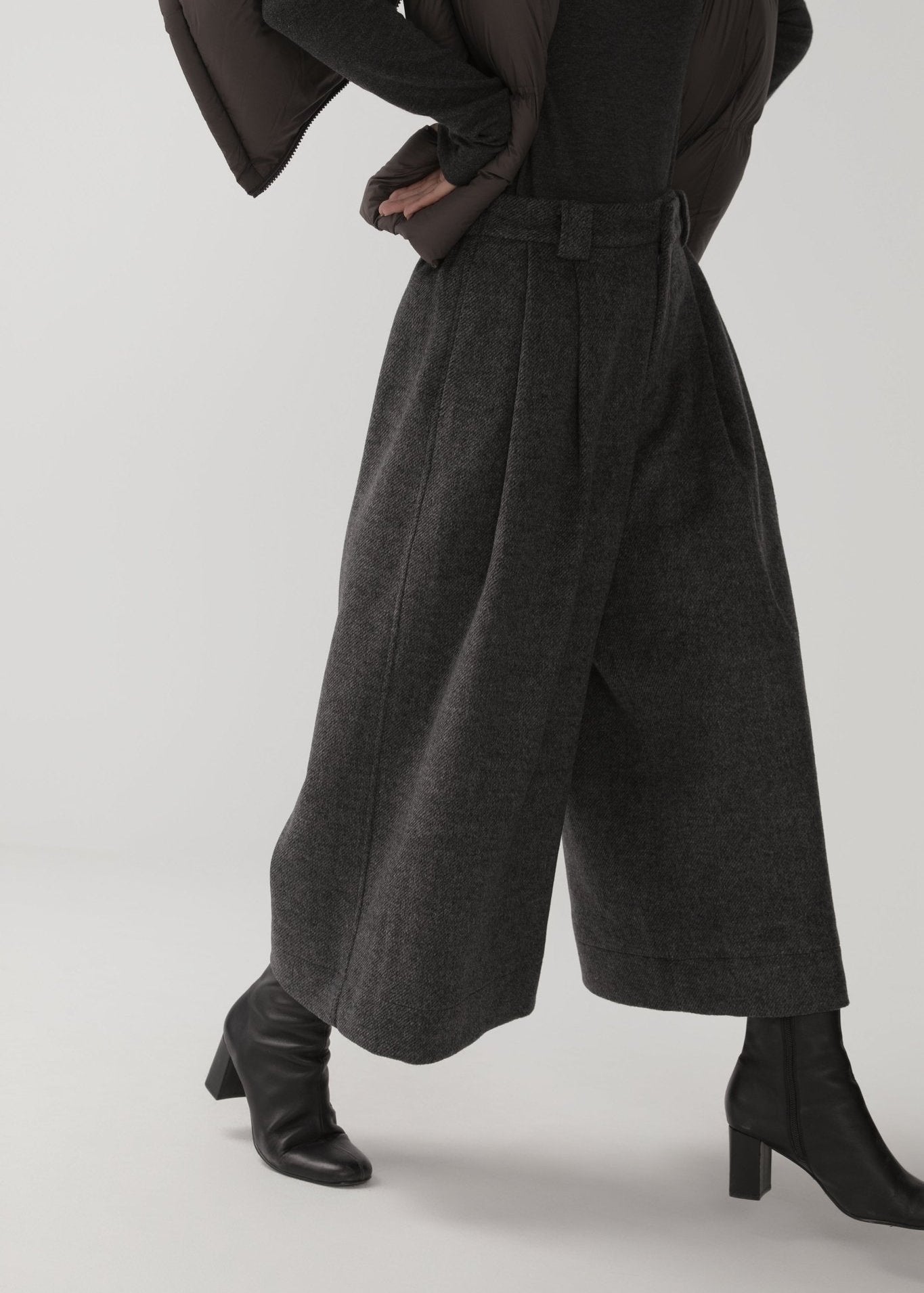 High - Waist Loose Minimalist Trousers - Nettarei