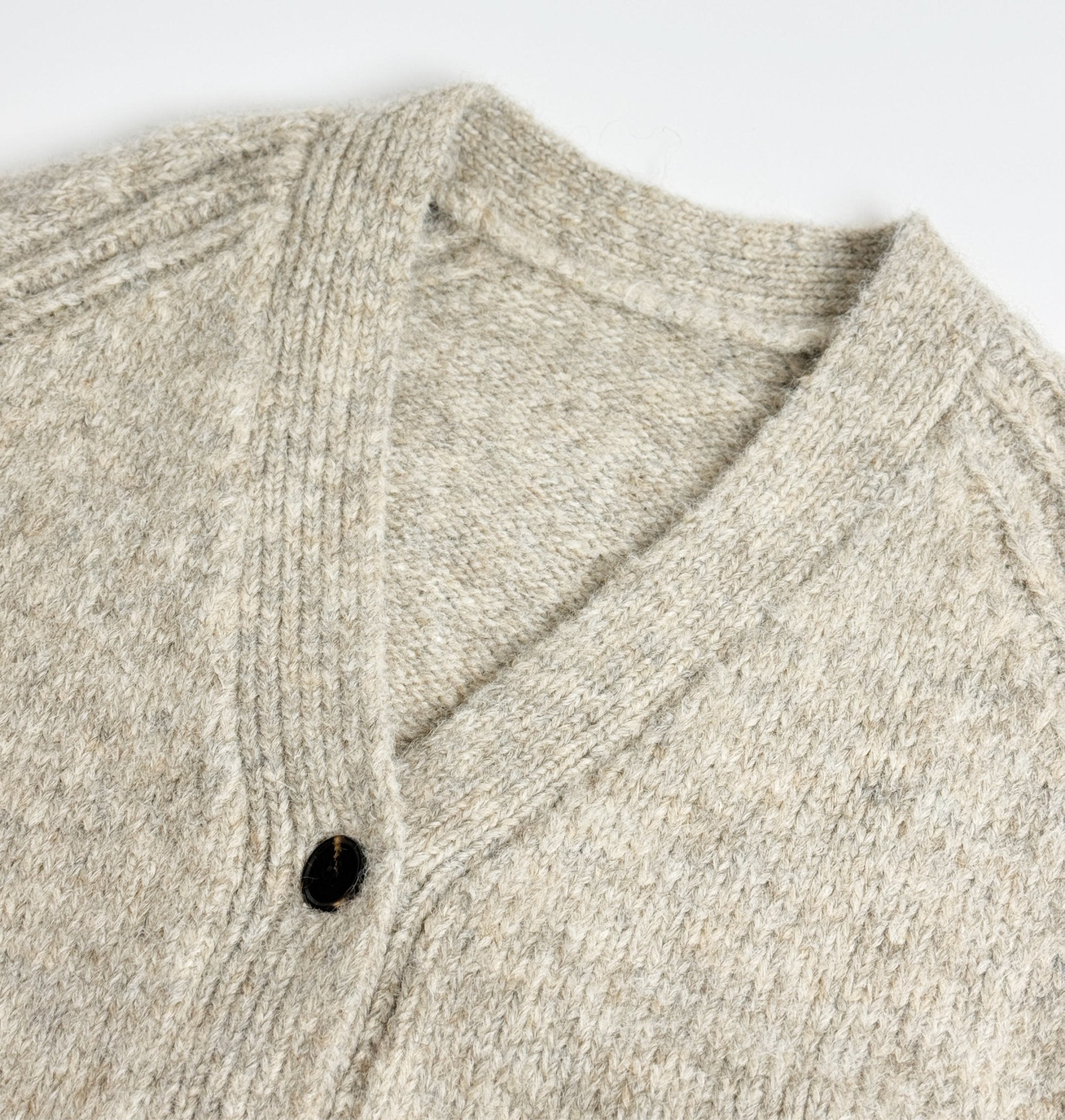 Loose Minimalist Cardigan for Fall - Nettarei