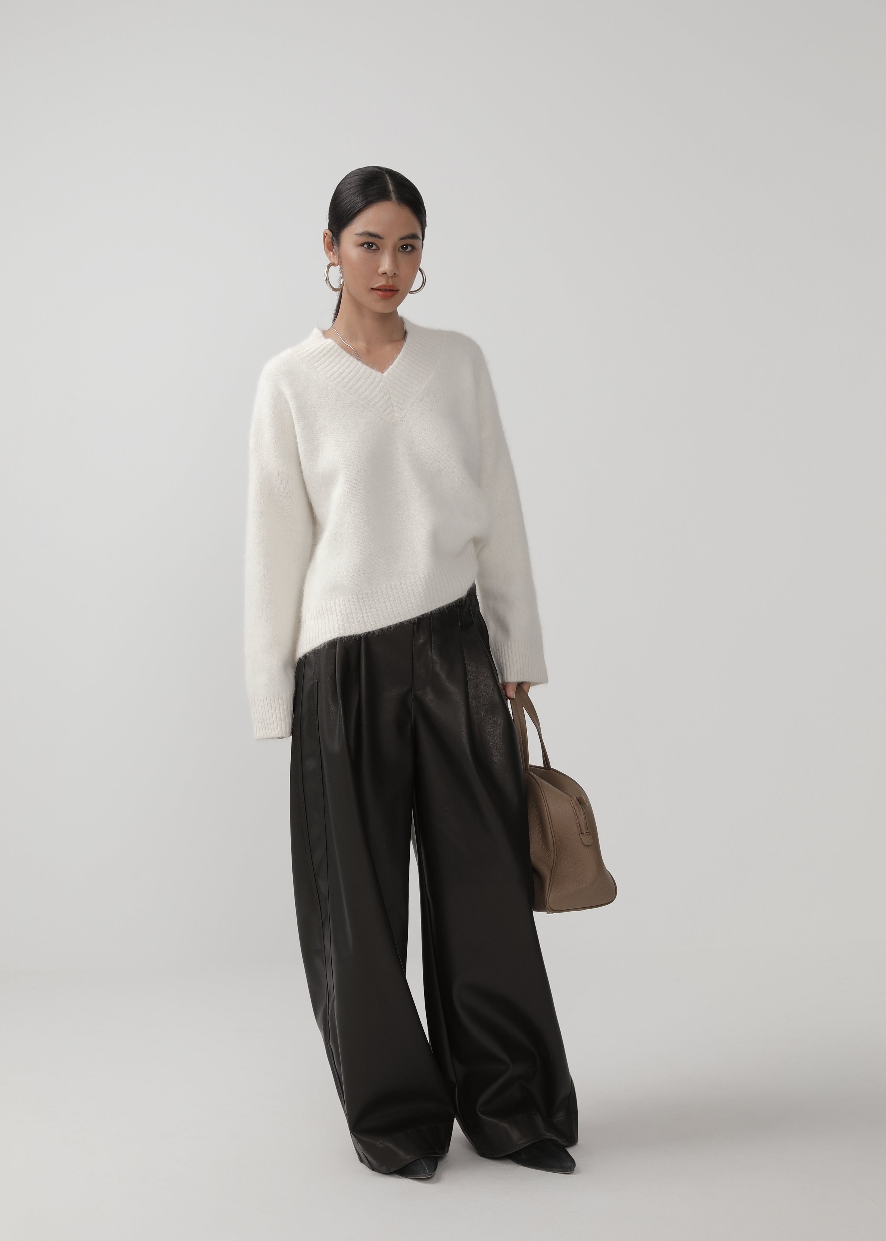 Minimalist Bear Wool Loose V - Neck Sweater for Women - Nettarei