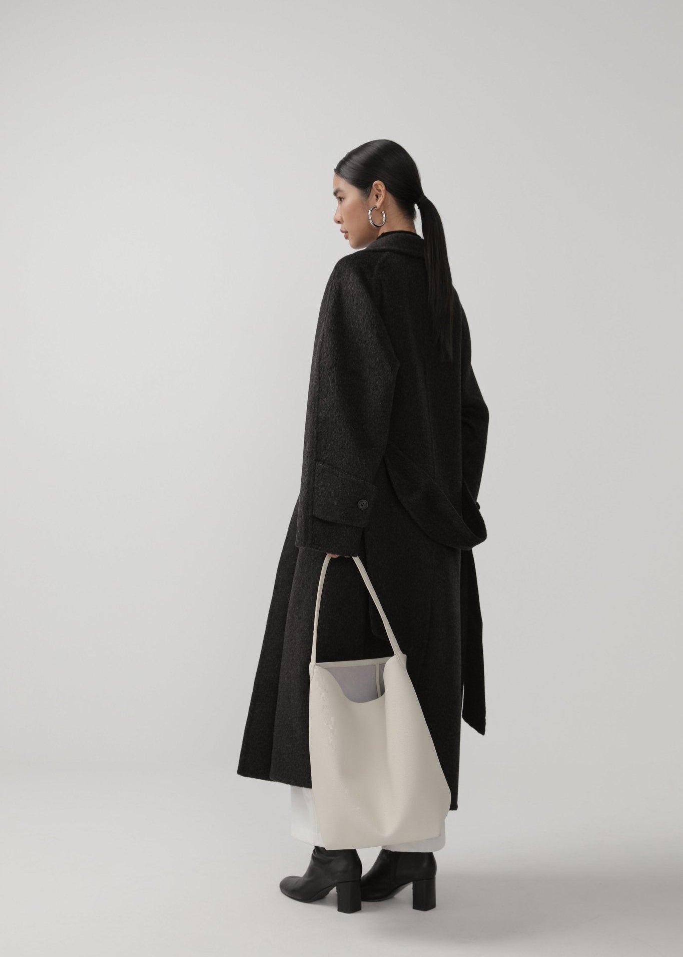 Minimalist Robe Coat - Nettarei