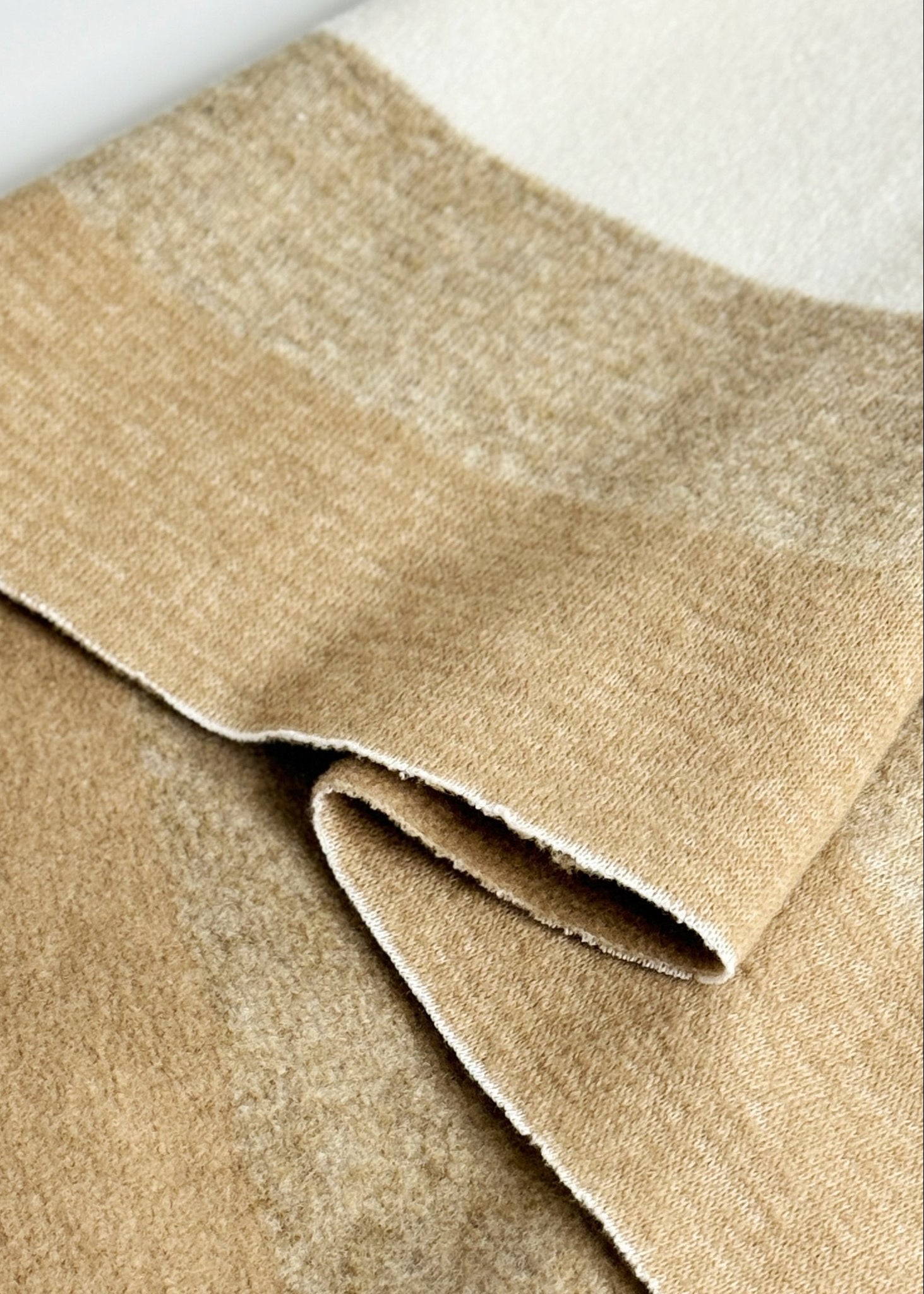 Minimalist Shawl for Fall - Nettarei