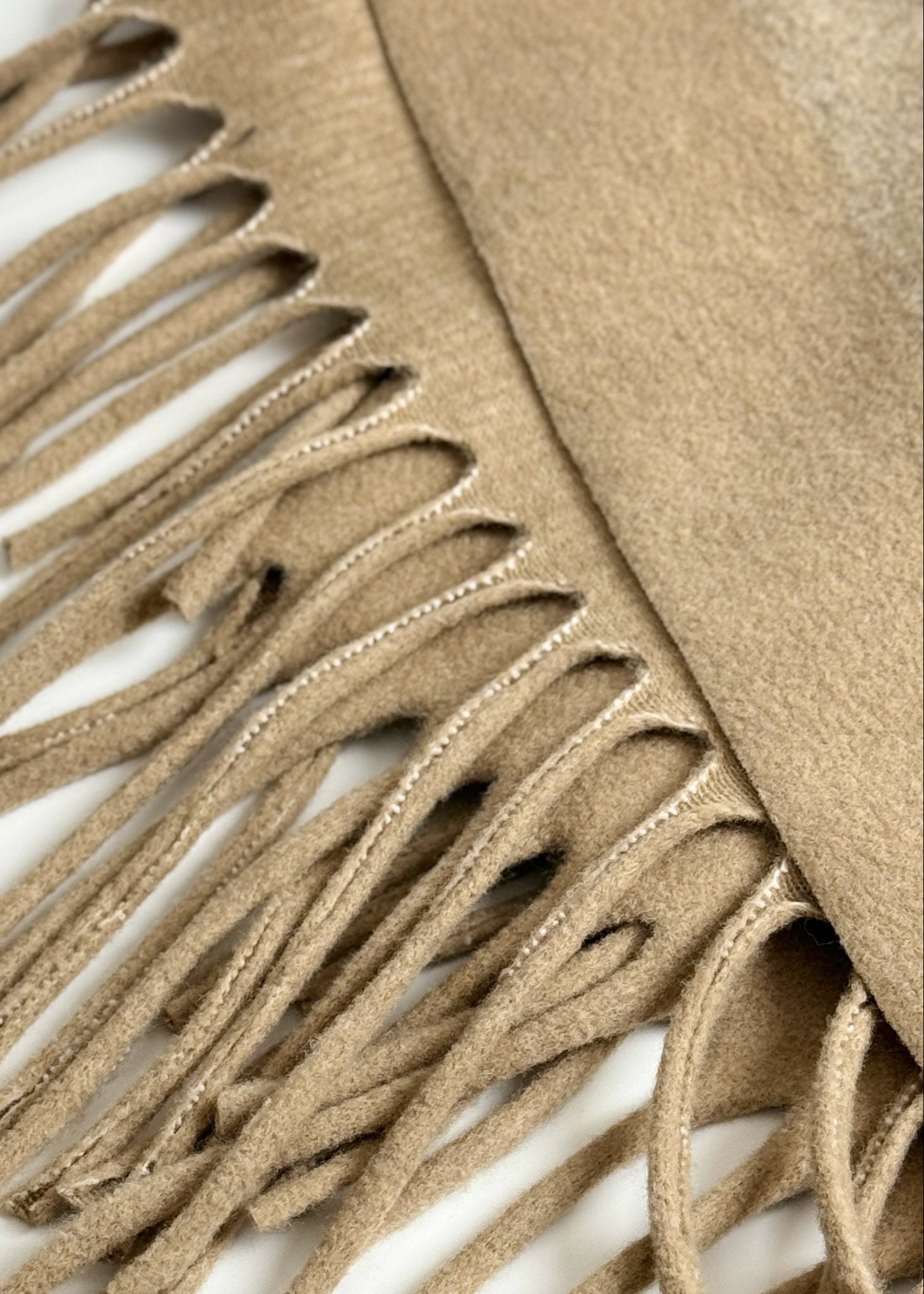 Minimalist Shawl for Fall - Nettarei