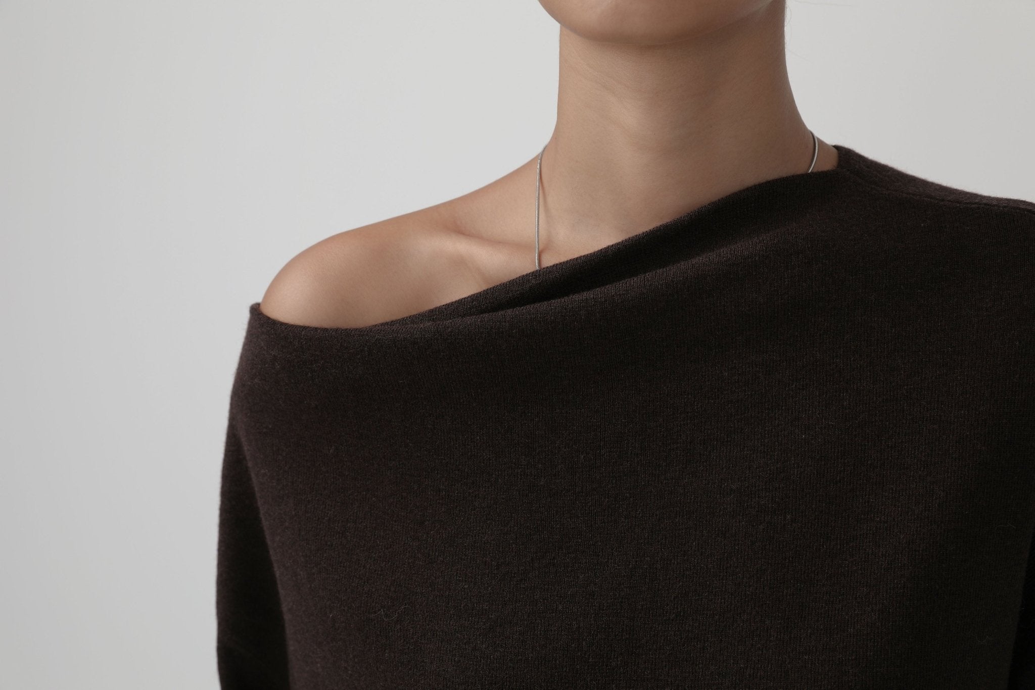 Minimalist Women's Sweater - Nettarei