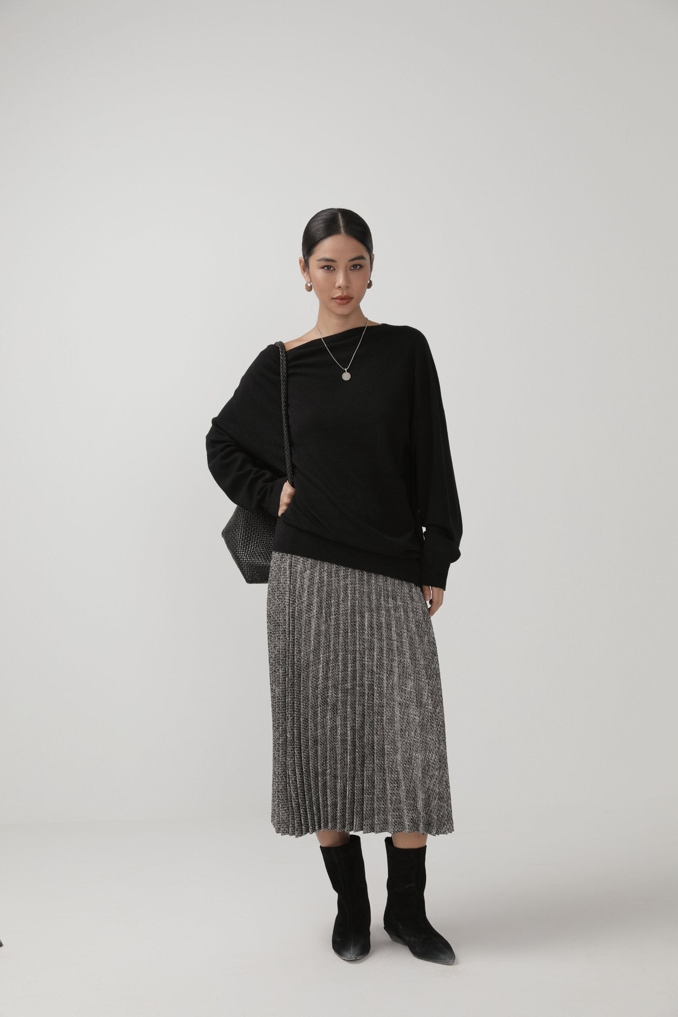 Minimalist Women's Sweater - Nettarei