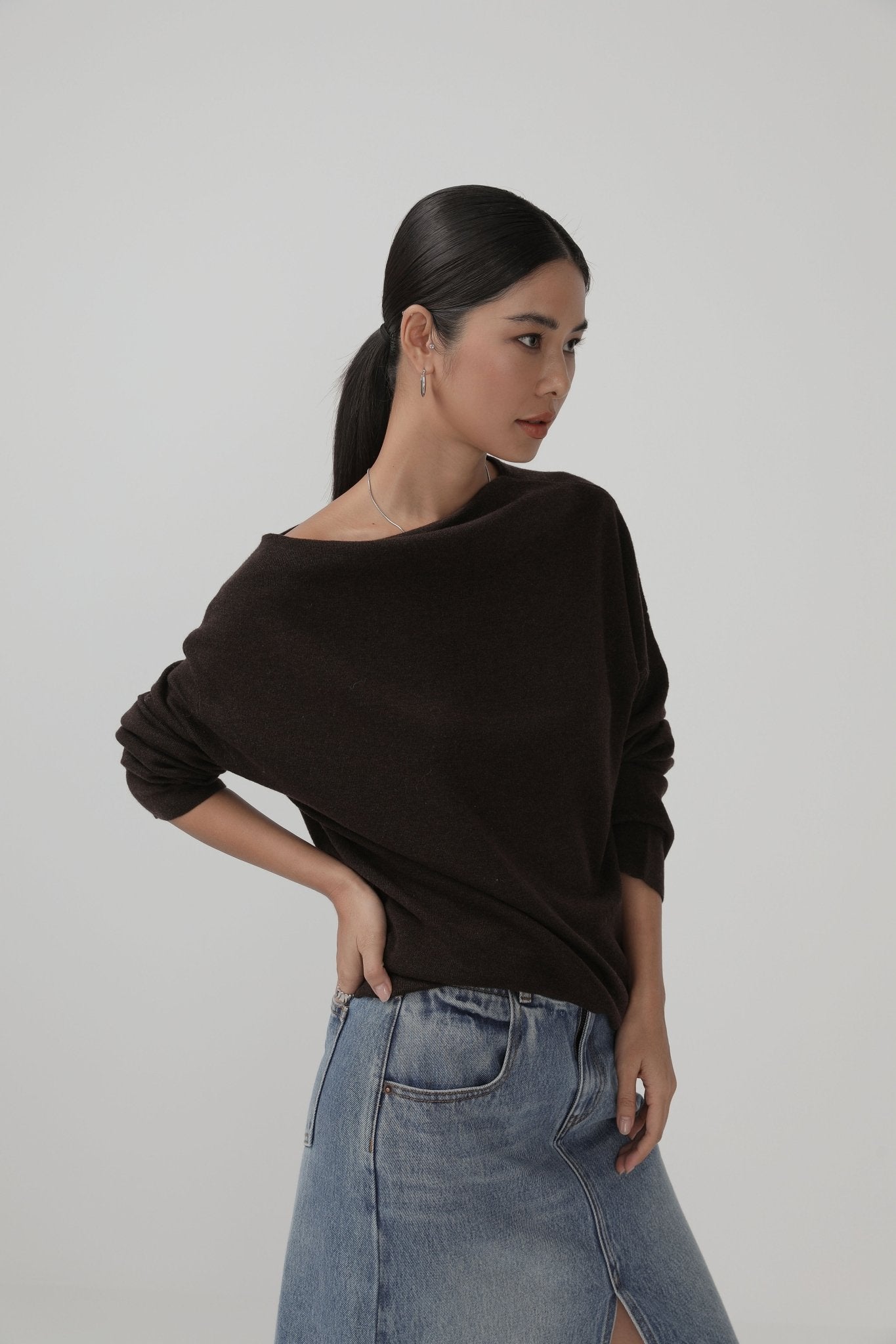 Minimalist Women's Sweater - Nettarei