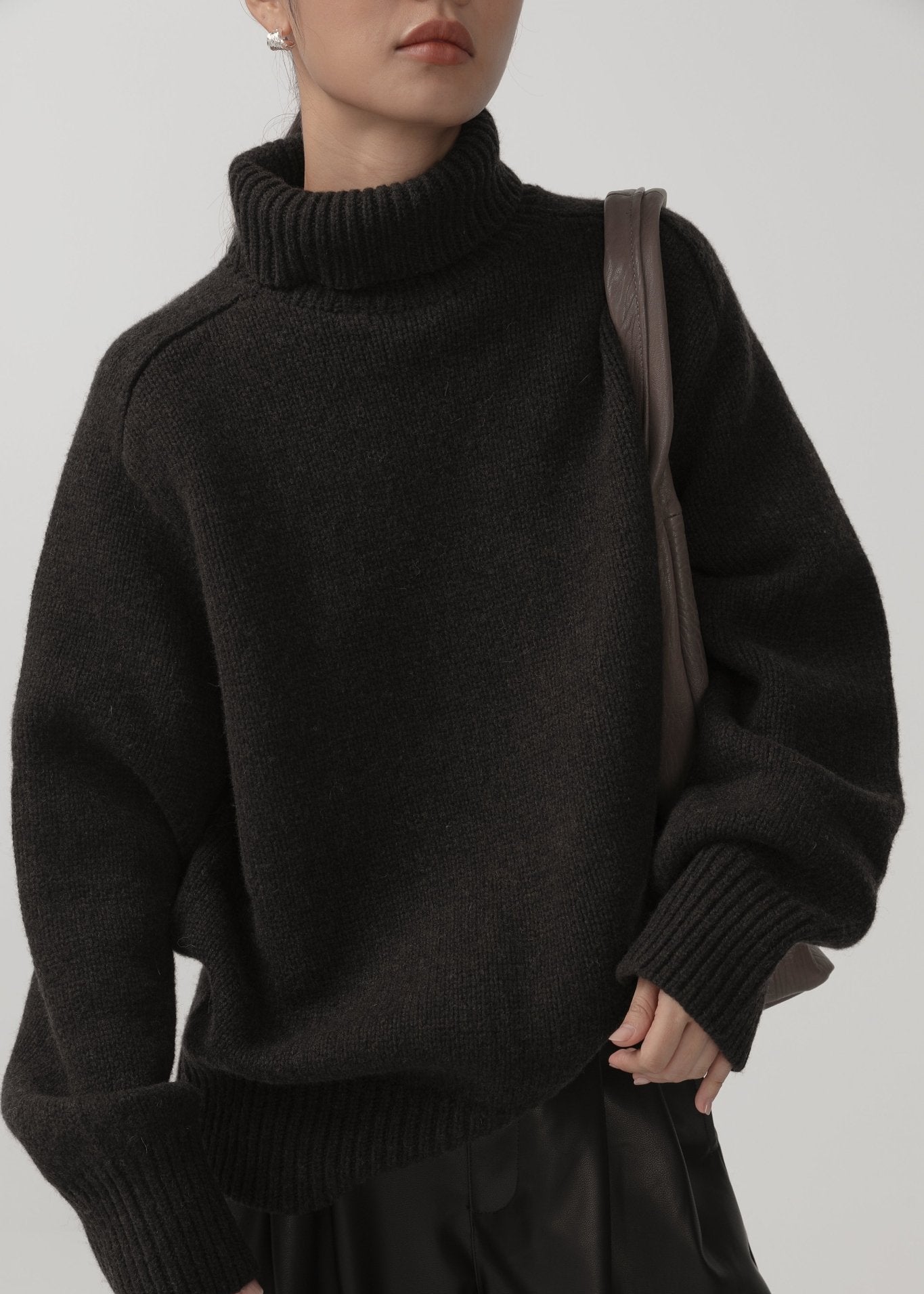 Oversized Turtleneck Sweater - Nettarei