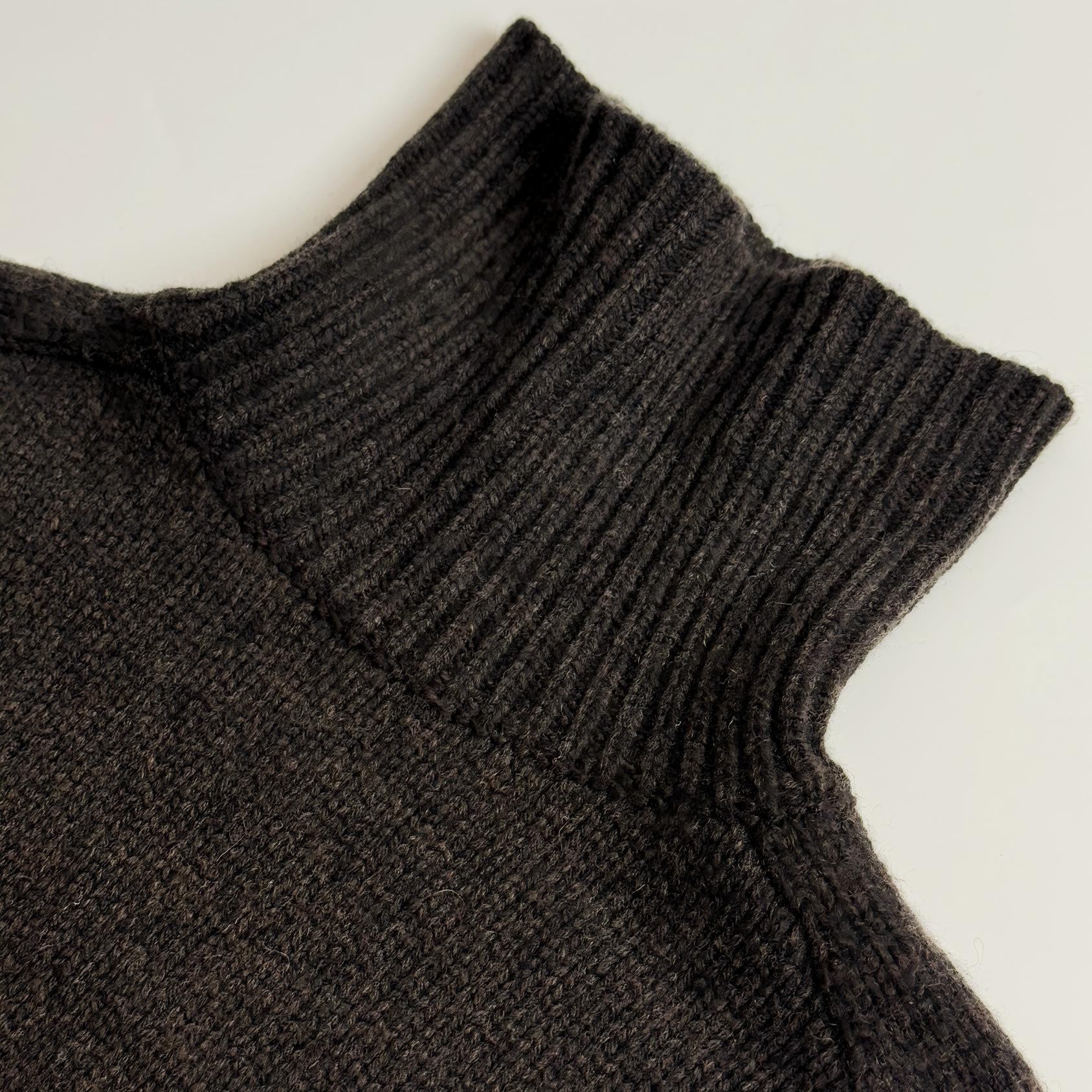 Oversized Turtleneck Sweater - Nettarei