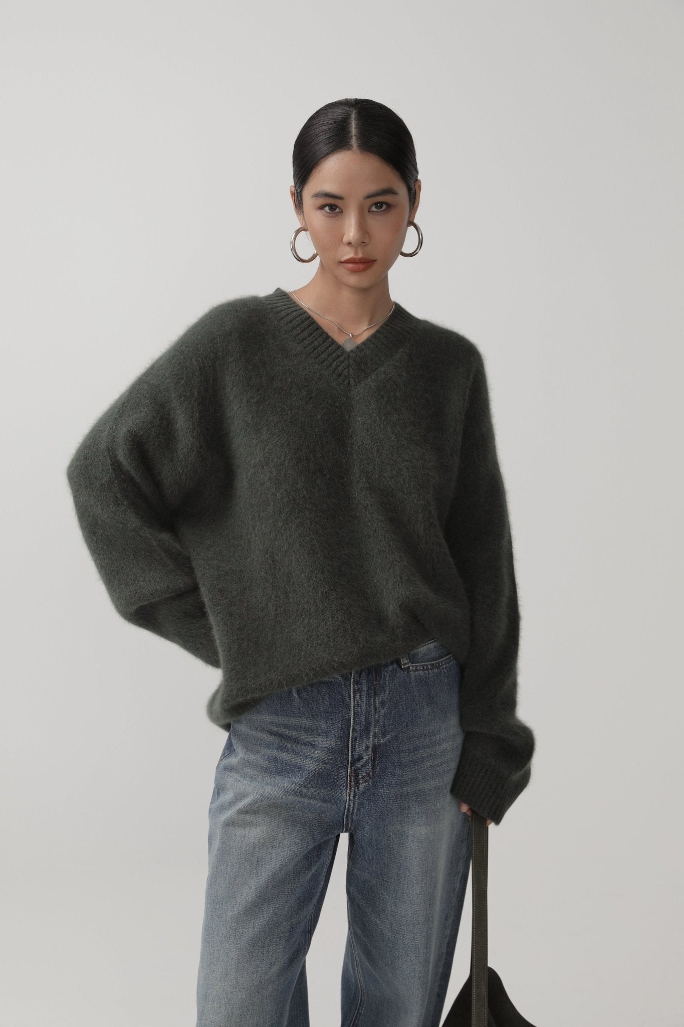 Raccoon Hair Loose V - neck Sweater - Nettarei