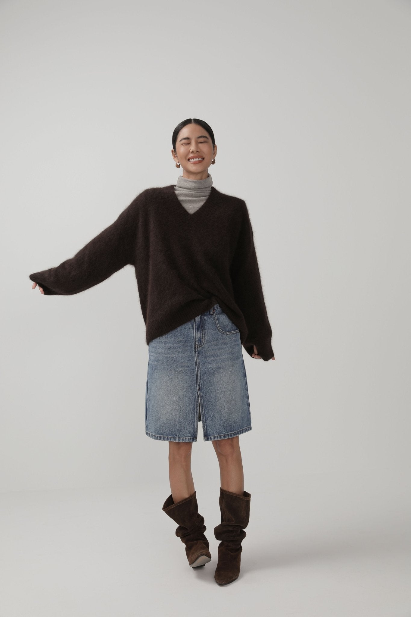 Raccoon Hair Loose V - neck Sweater - Nettarei