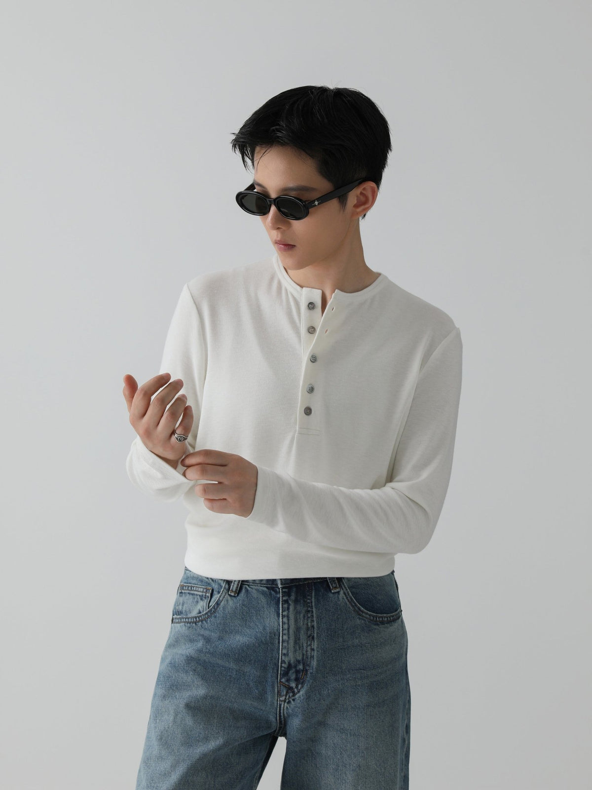 Relaxed Henley Long-Sleeve Tee – Breathable Viscose-Cotton Blend Top for Men - Nettarei