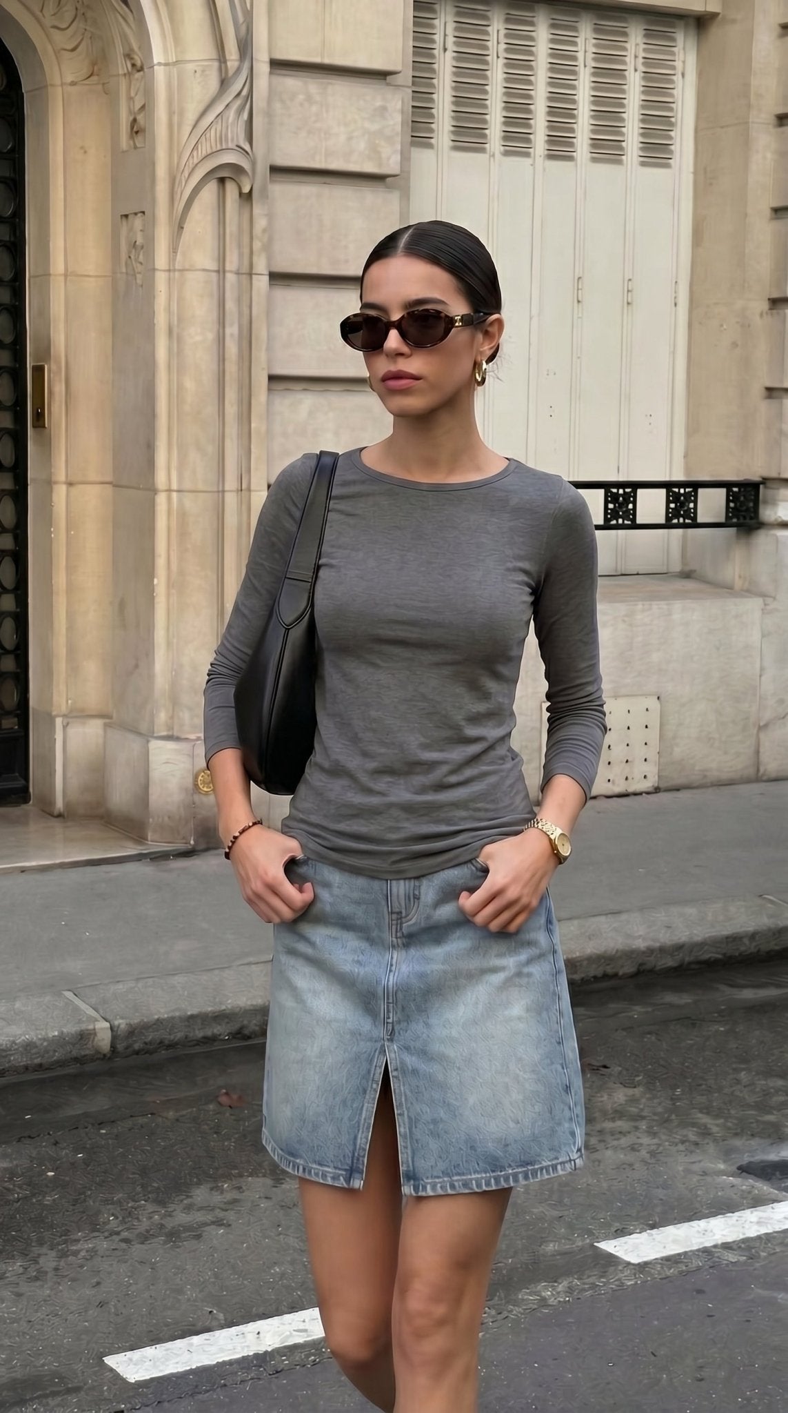 Sleek Fitted Batwing Top with Minimalist Charm - Nettarei