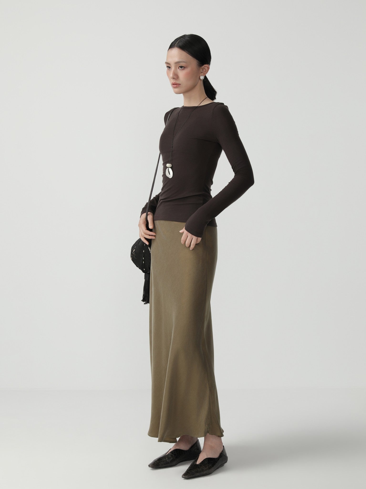 Sleek Fitted Batwing Top with Minimalist Charm - Nettarei