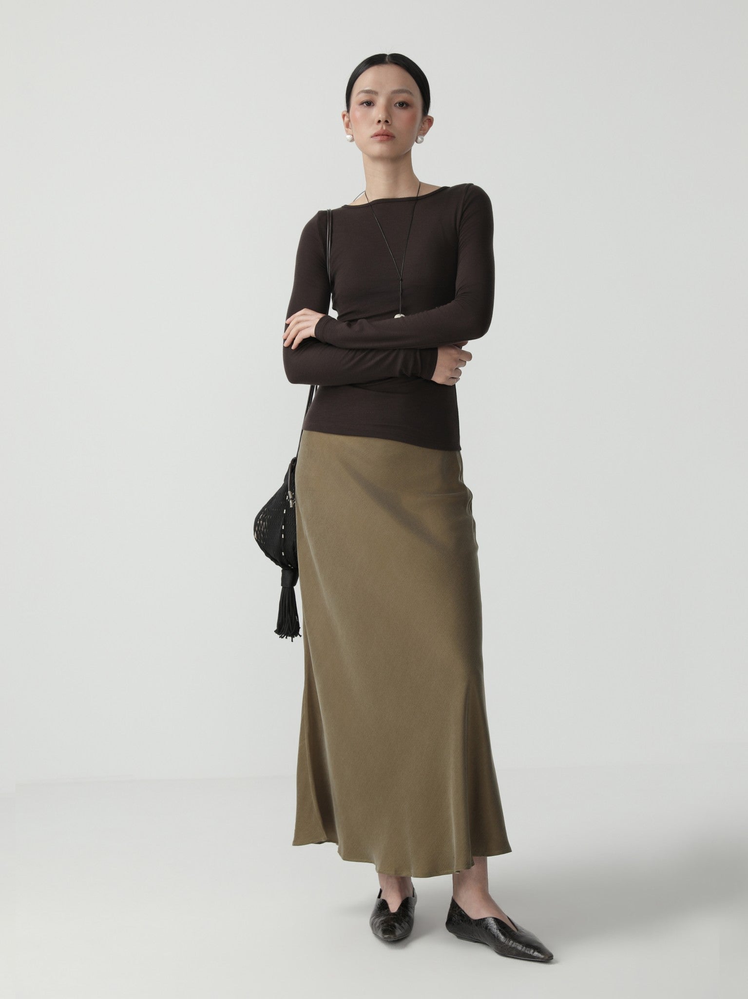 Sleek Fitted Batwing Top with Minimalist Charm - Nettarei