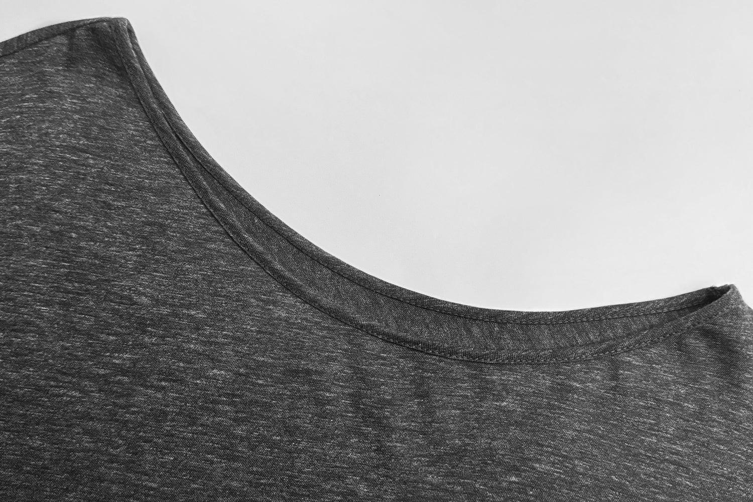 Sleek Fitted Tank Top with Minimalist Charm - Nettarei