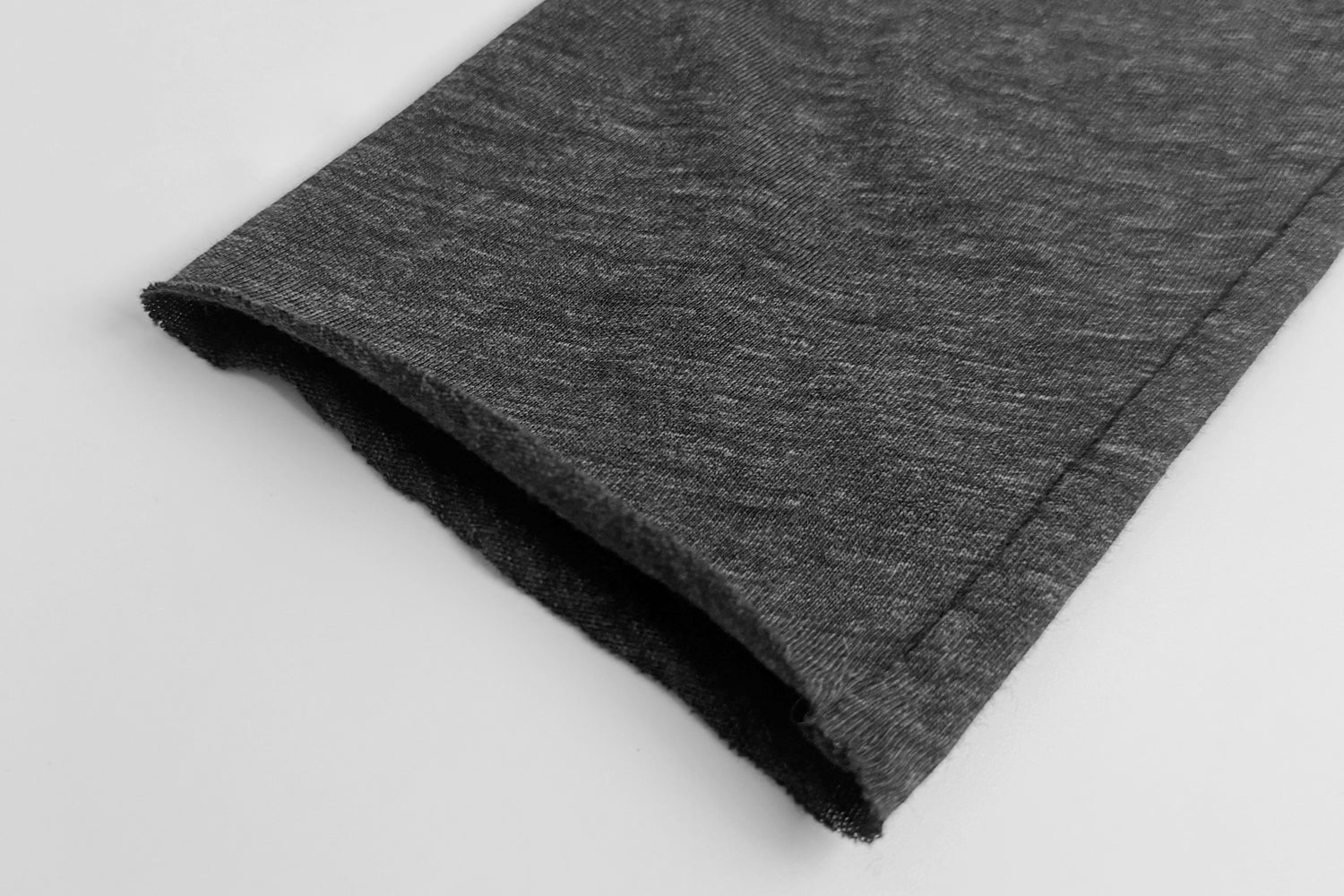 Sleek Fitted Tank Top with Minimalist Charm - Nettarei