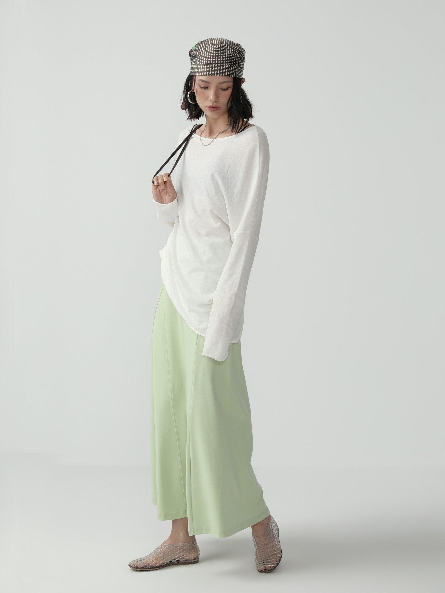 Sleek Fitted Tank Top with Minimalist Charm - Nettarei