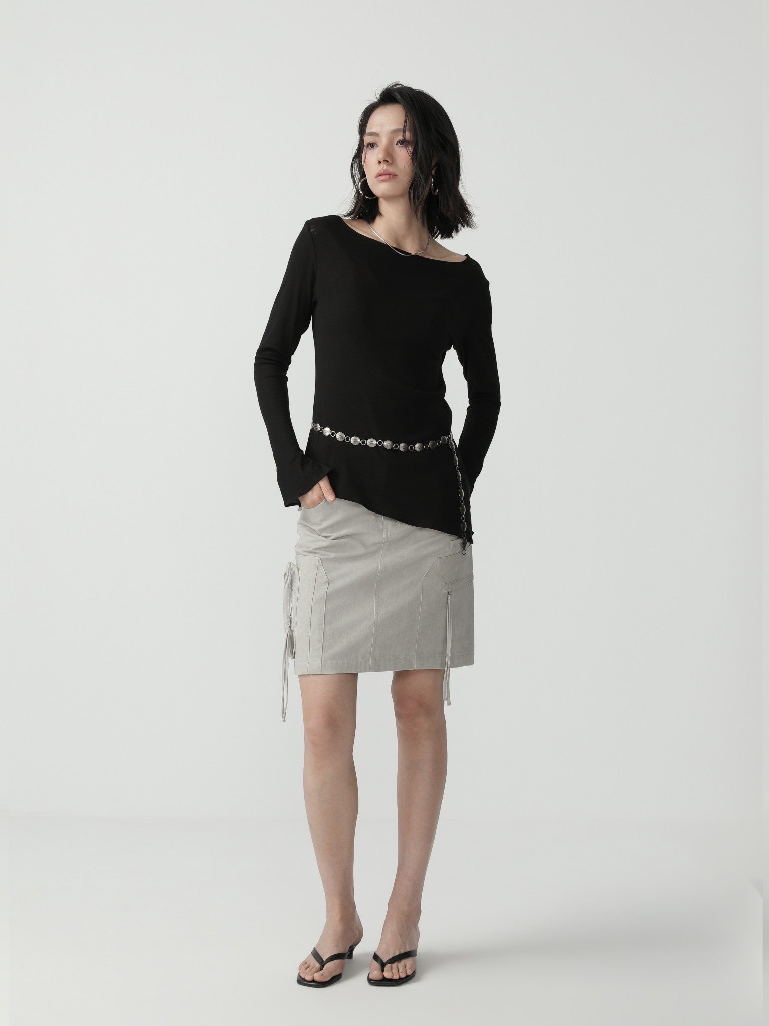Sleek Fitted Tank Top with Minimalist Design - Nettarei