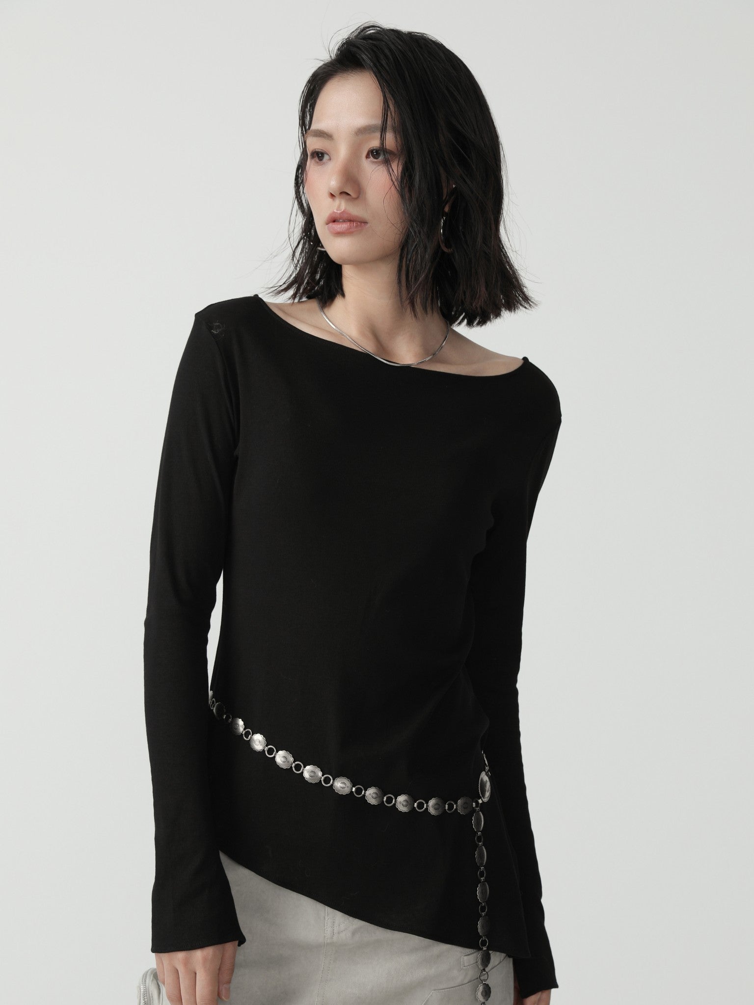 Sleek Fitted Tank Top with Minimalist Design - Nettarei