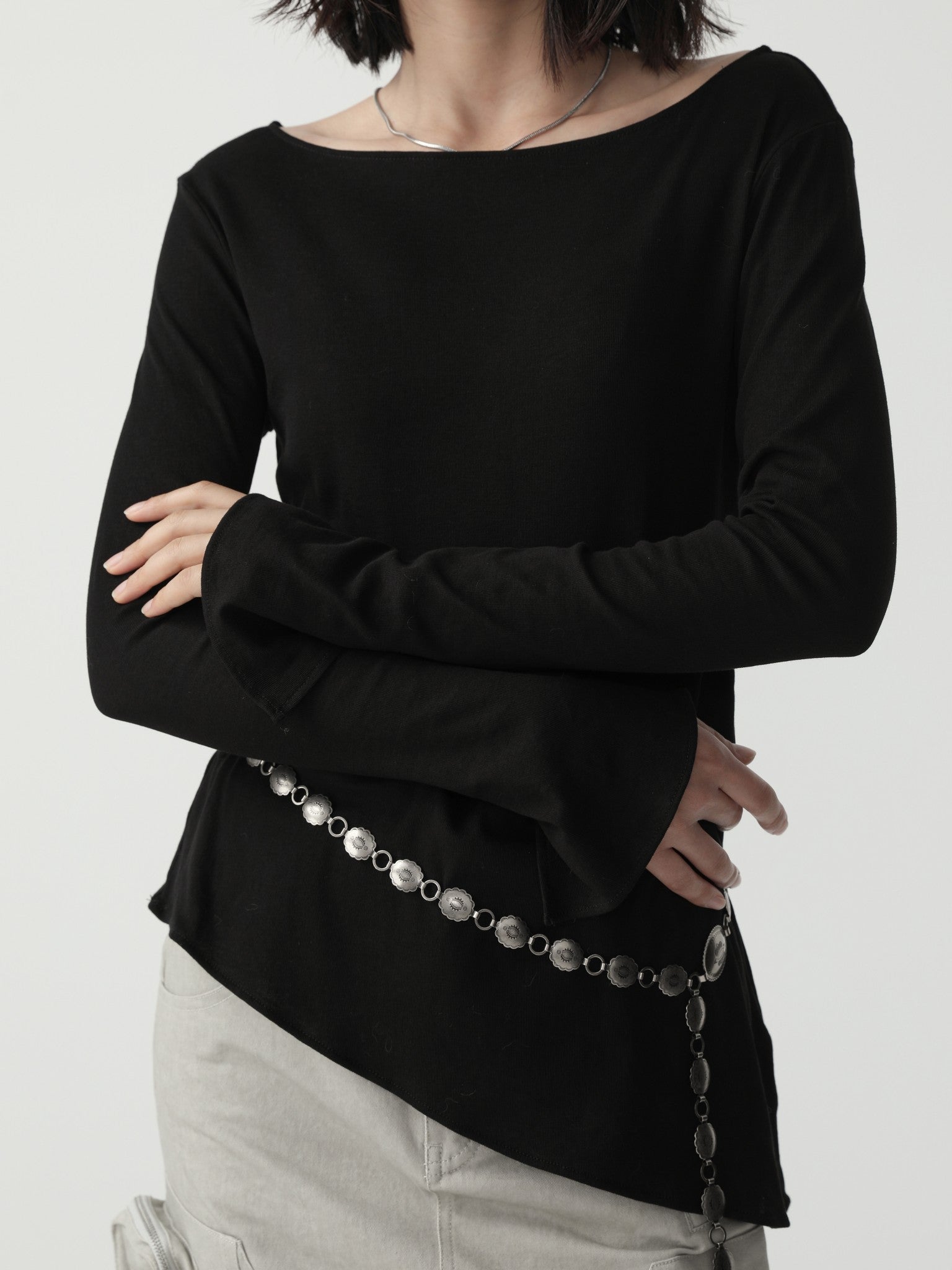 Sleek Fitted Tank Top with Minimalist Design - Nettarei