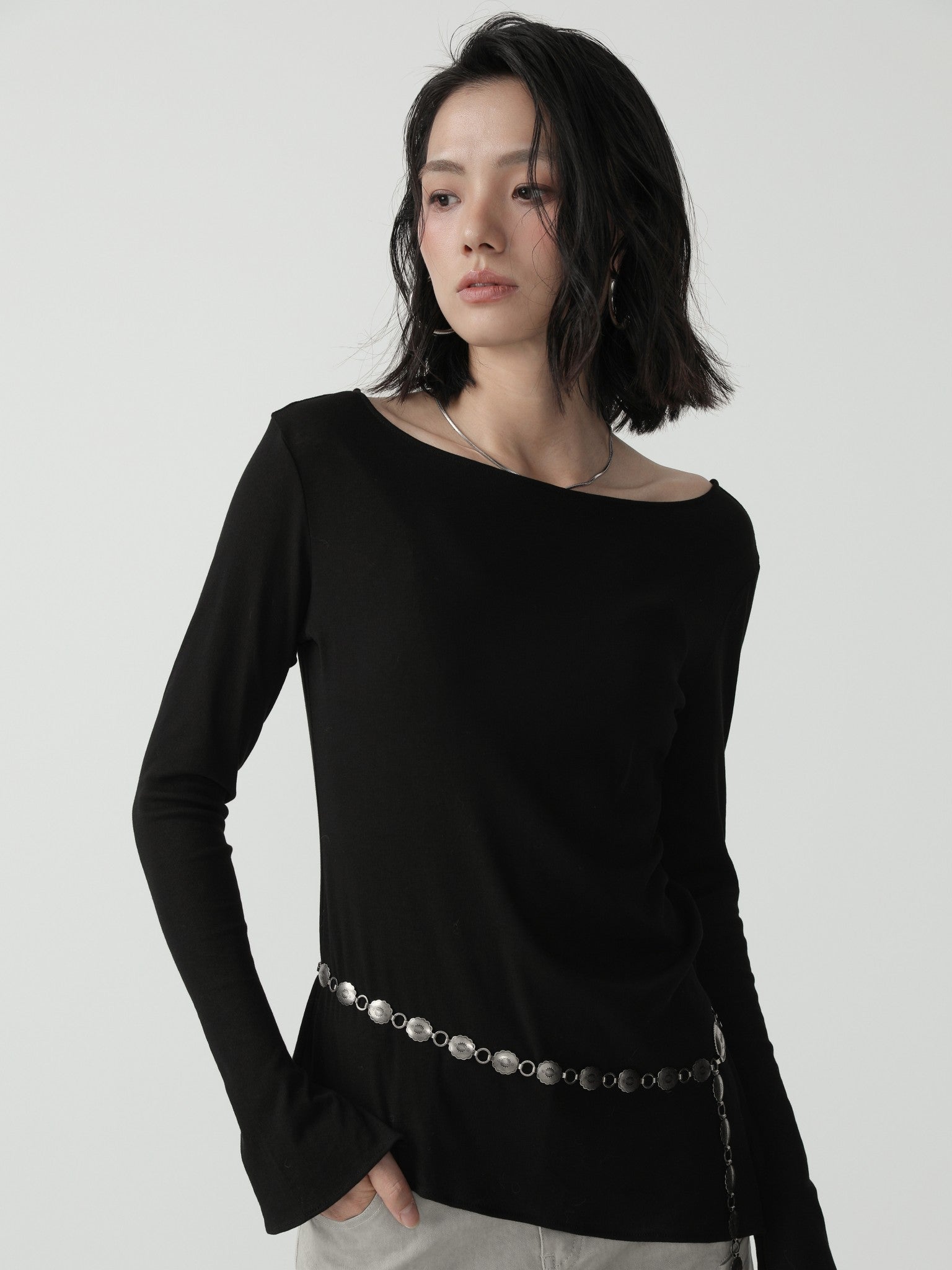 Sleek Fitted Tank Top with Minimalist Design - Nettarei