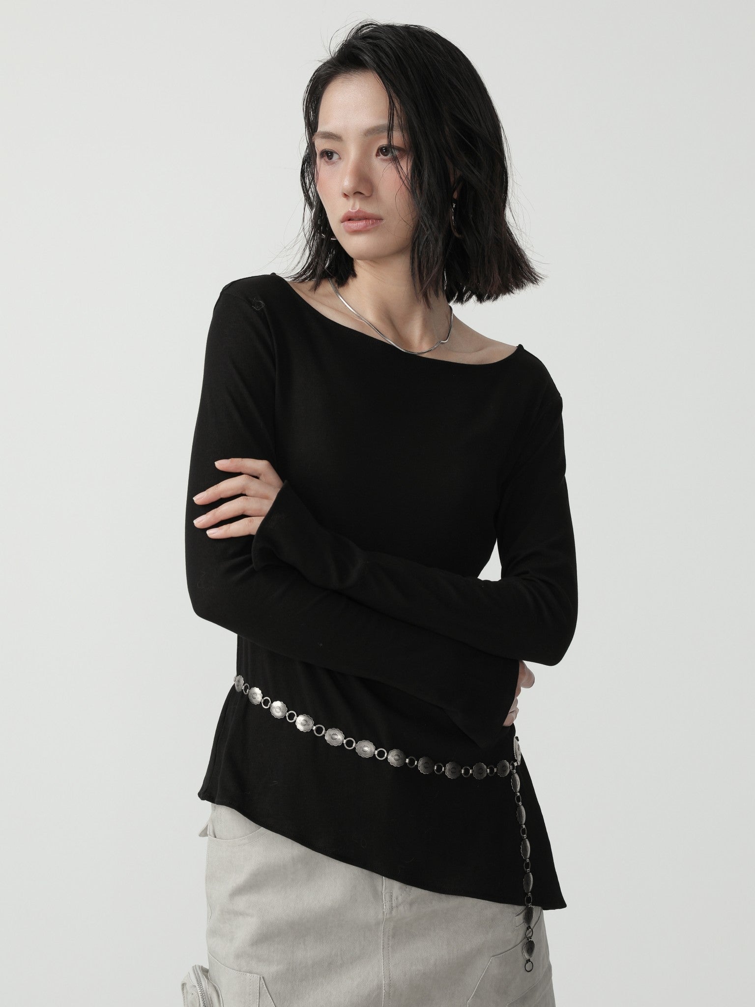 Sleek Fitted Tank Top with Minimalist Design - Nettarei