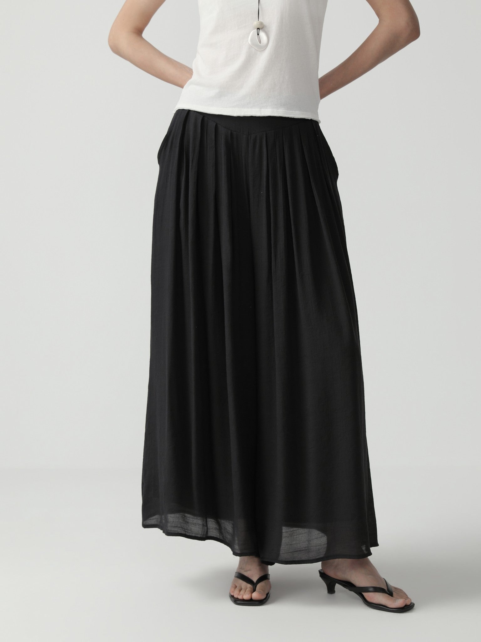 Sleek Minimalist Palazzo Pants - Nettarei