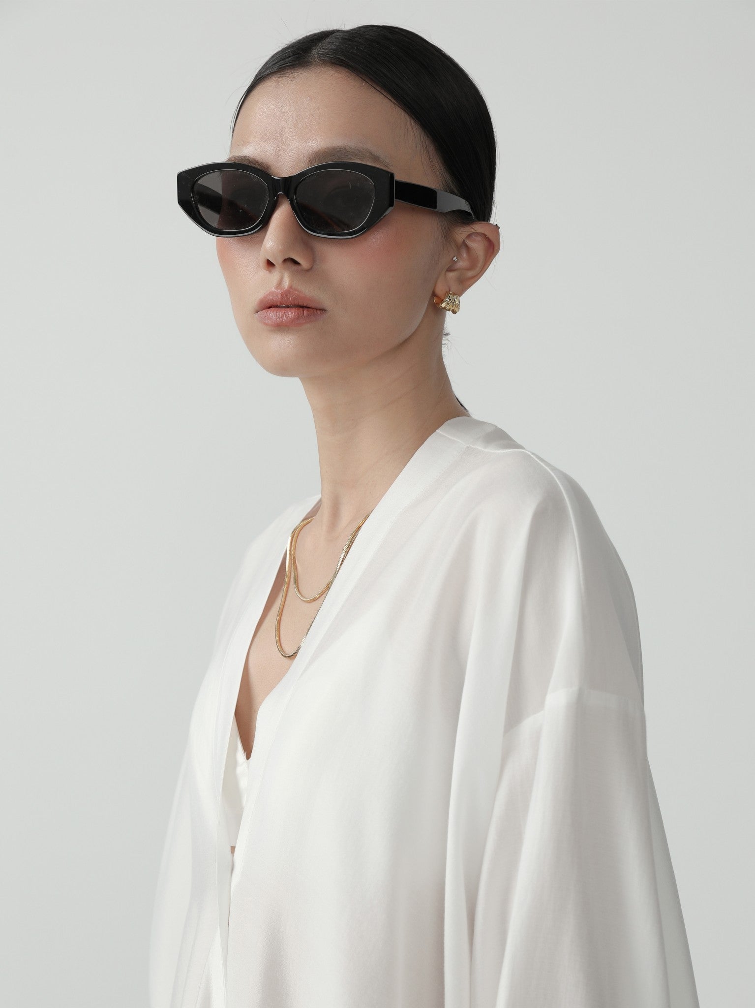 Sleek Minimalist Viscose Blend Poncho Cardigan - Nettarei