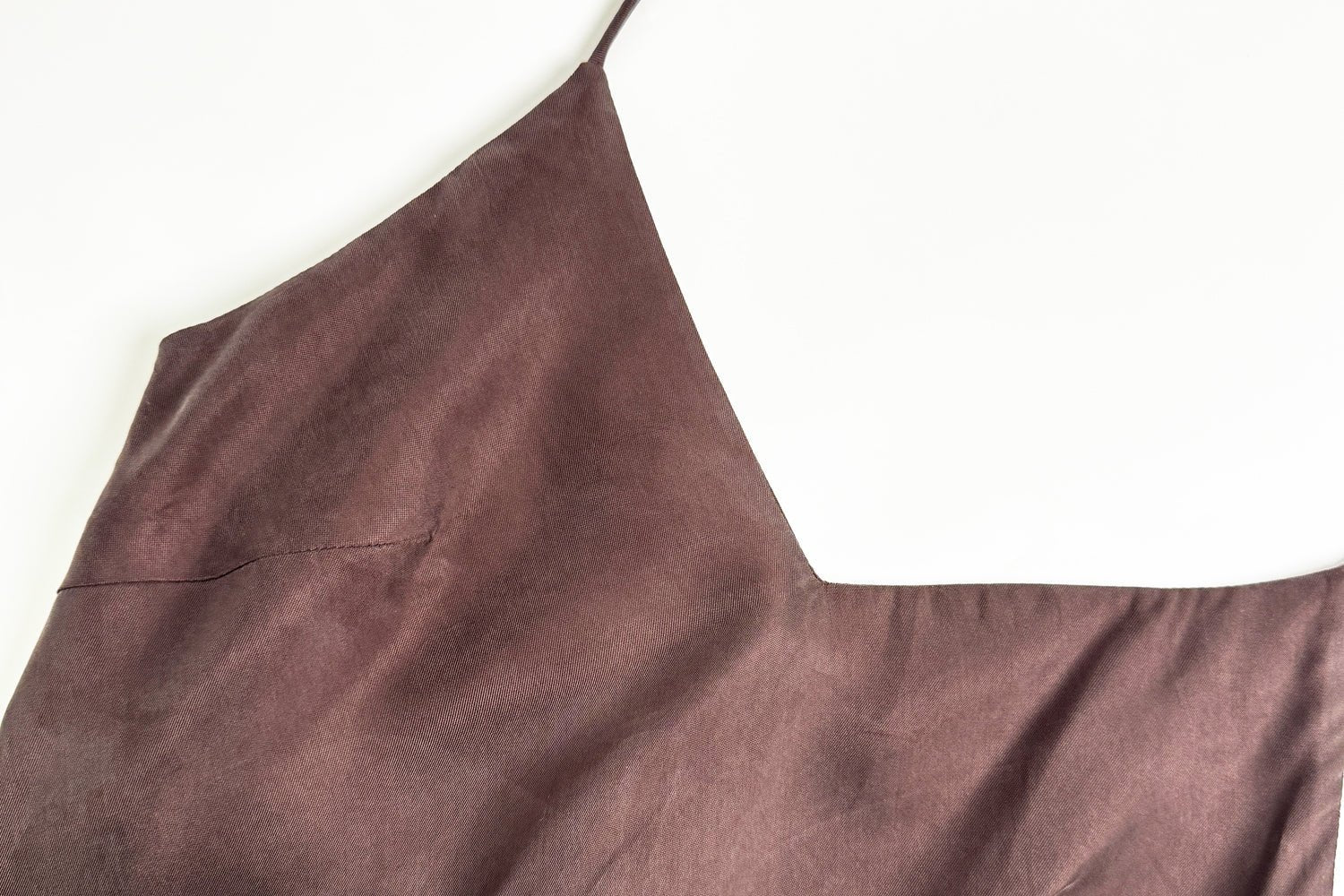 Sleek V - Neck Slip Dress with Minimalist Charm - Nettarei