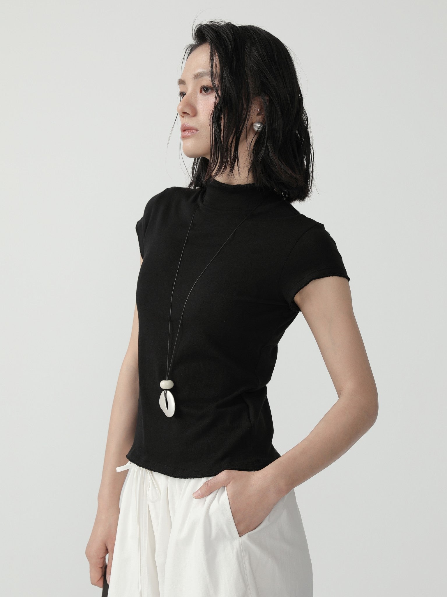 Slim Stretch Turtleneck Tee with Sleek Minimalist Design - Nettarei