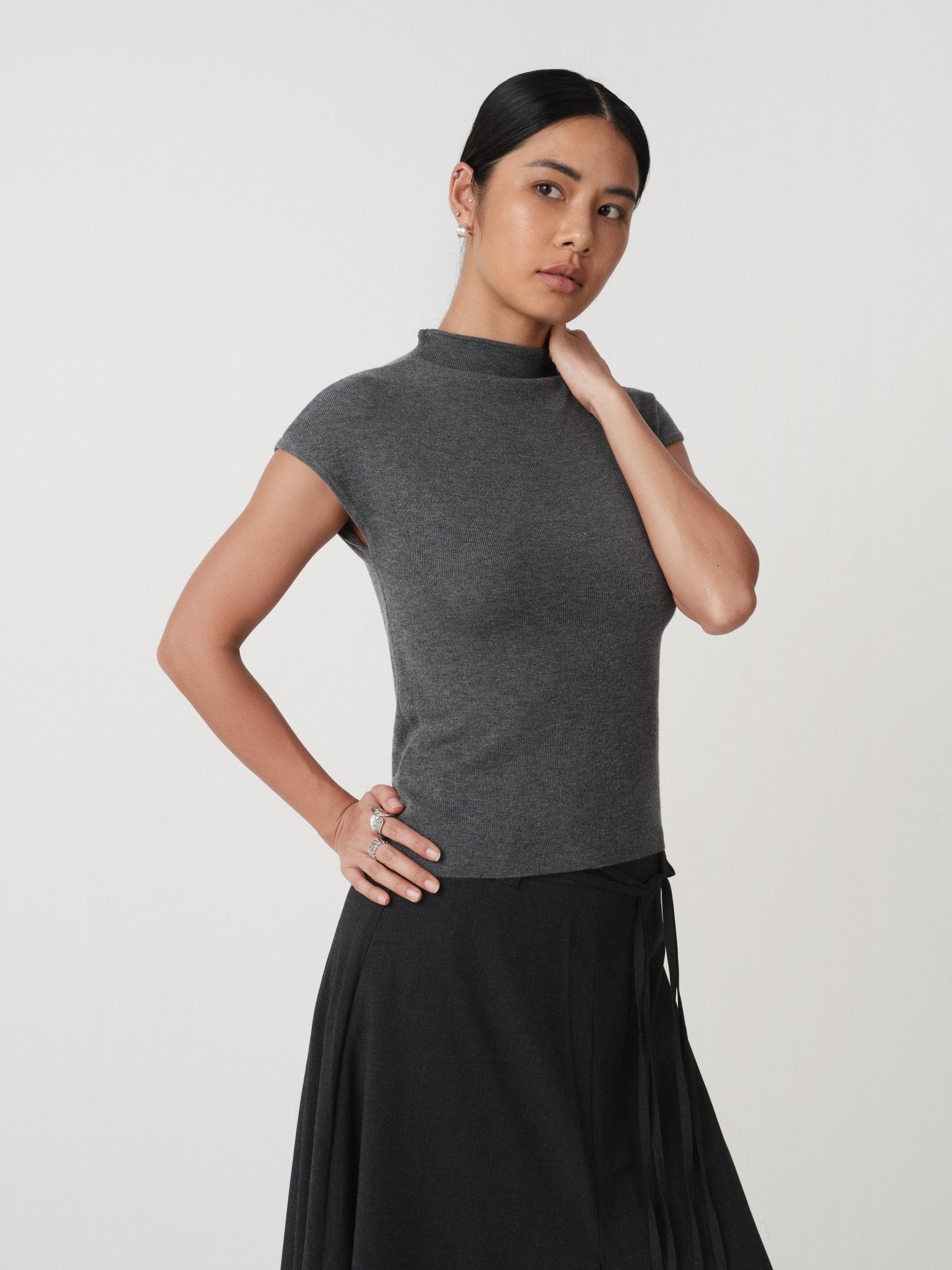 Soft Slim Sweater Tank - Nettarei