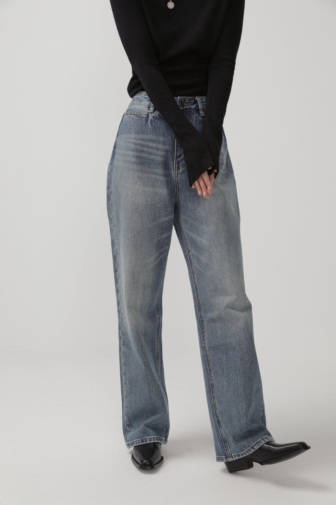 Straight Jeans for Fall - Nettarei