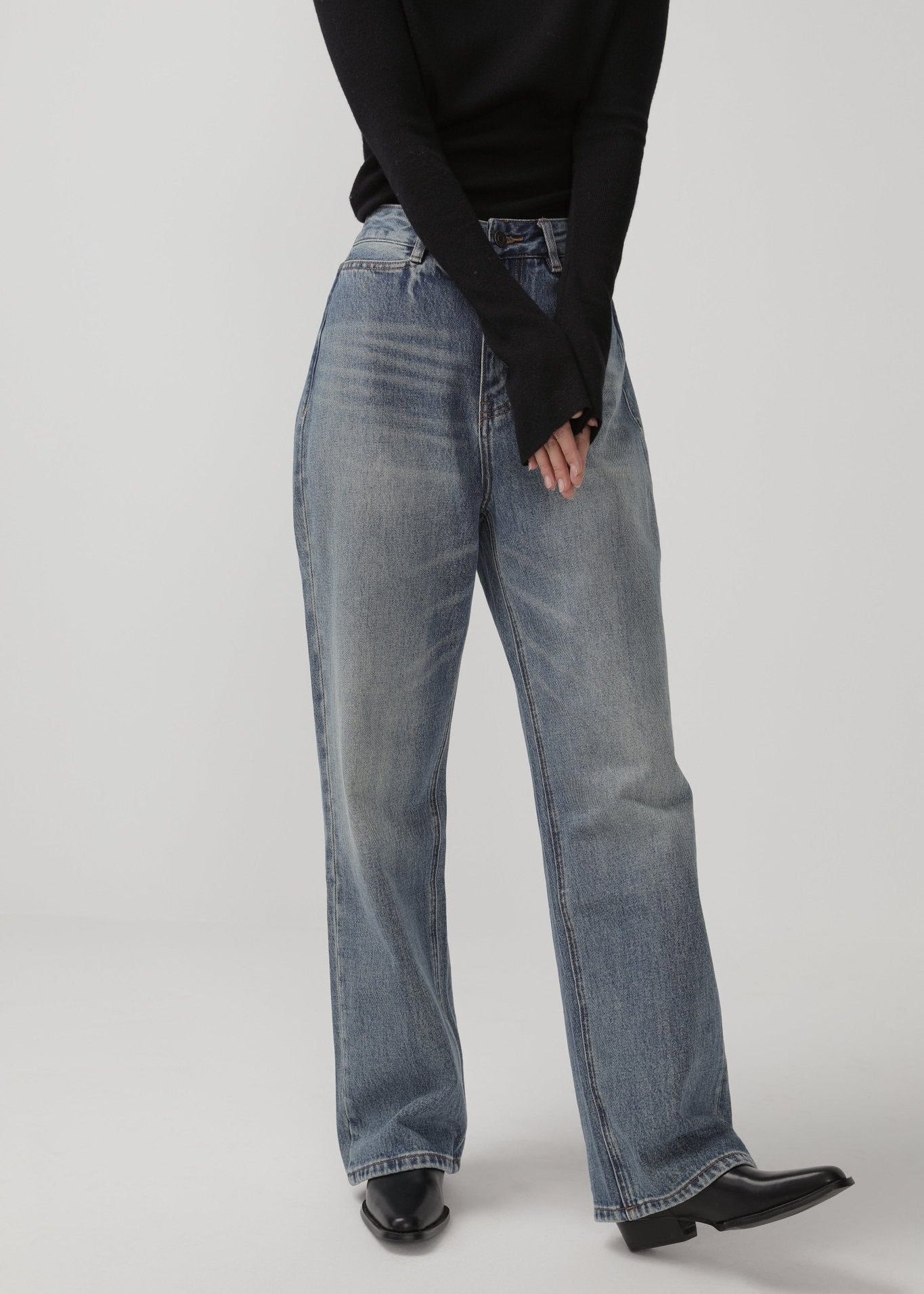 Straight Jeans for Fall - Nettarei