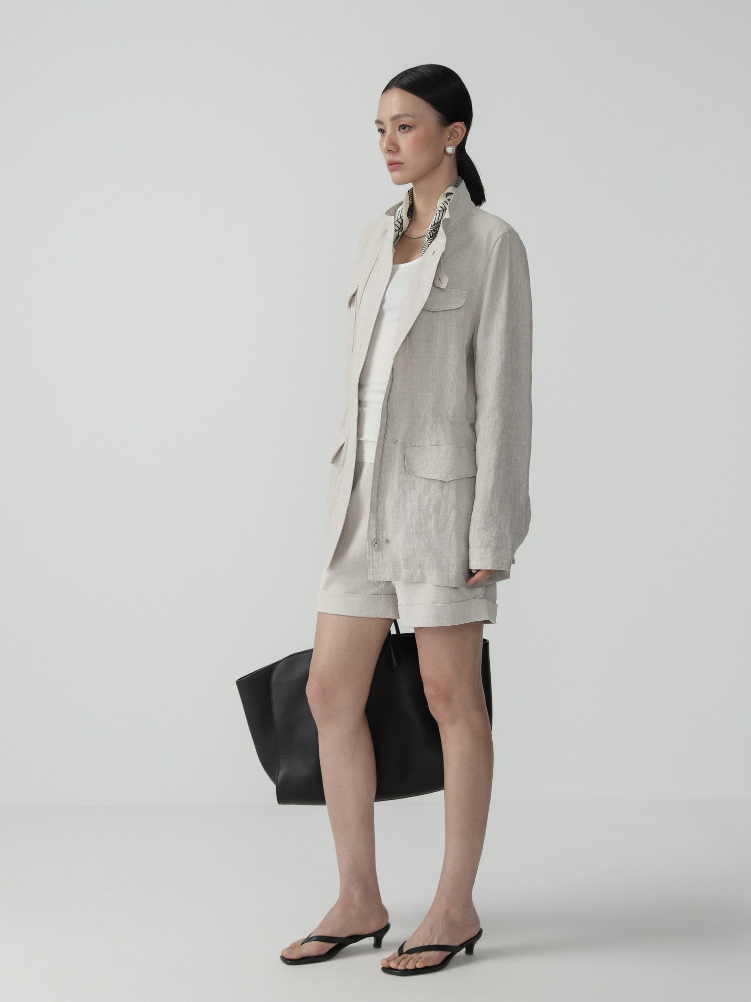 Stylish Minimal Cargo Jacket for Women - Nettarei