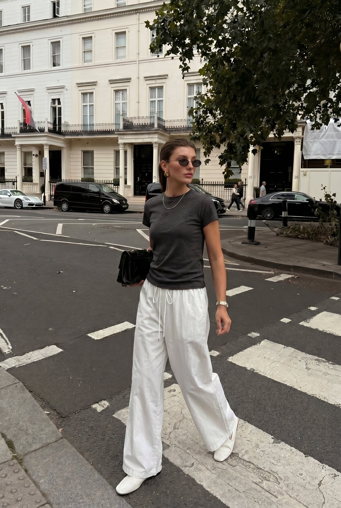 Elegant Wide-Leg Trousers with Minimalist Flair - Nettarei