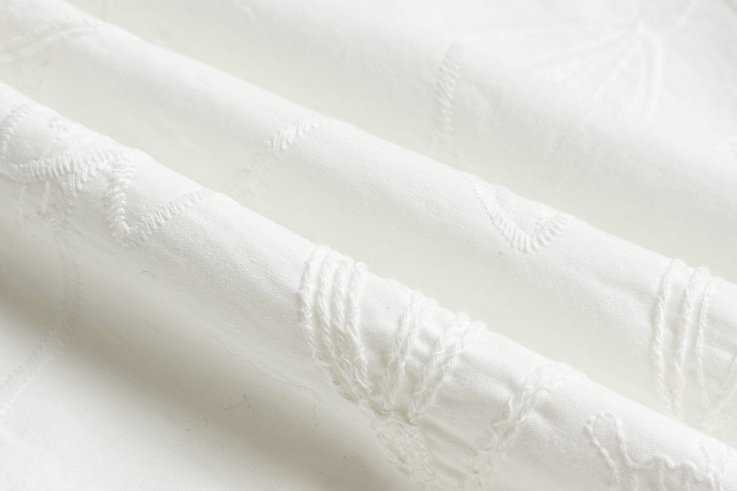 Embroidered Wide-Leg Pants with Minimalist Flair - Nettarei