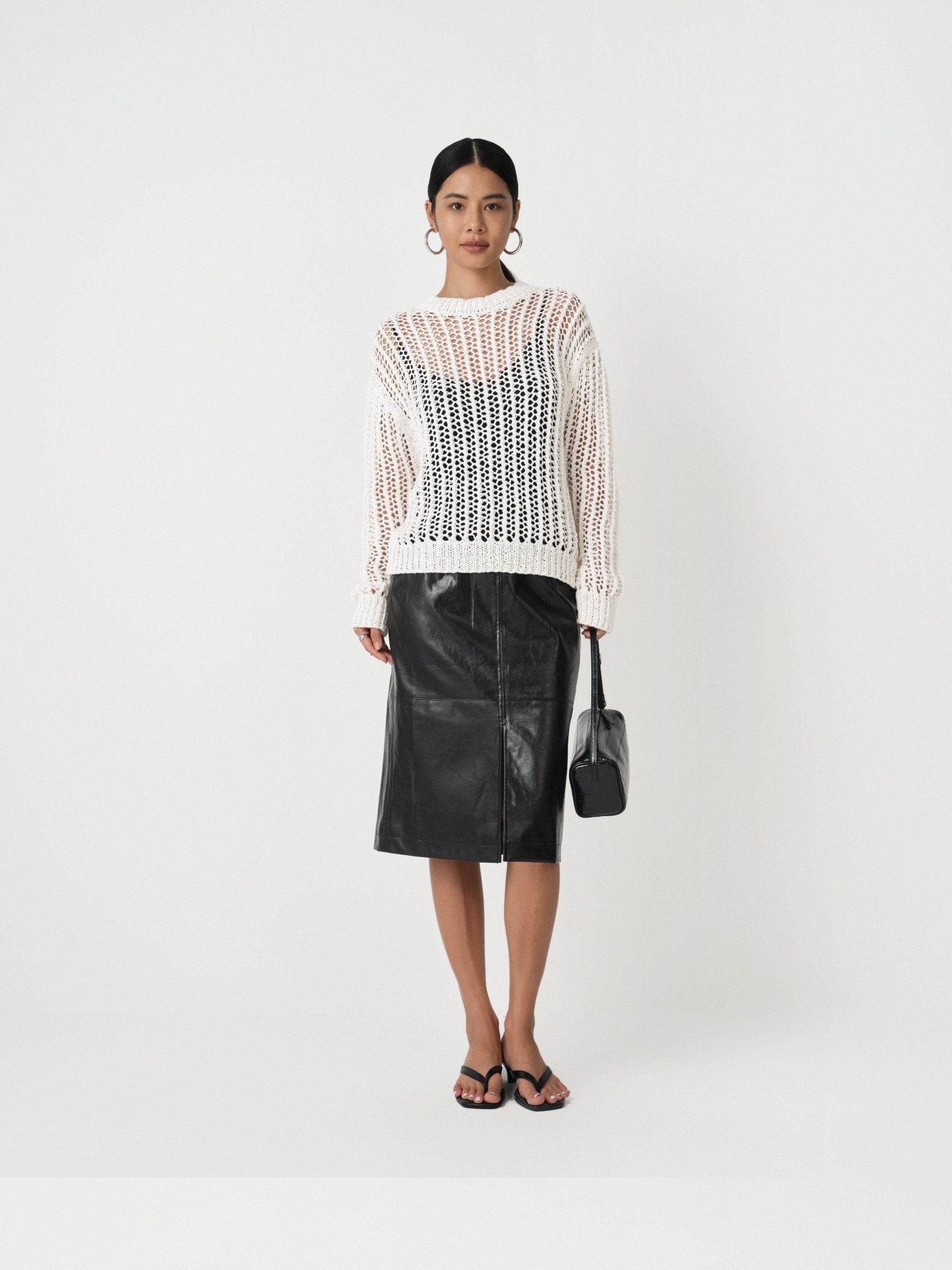 Essential Blend V - Neck Sweater - Nettarei