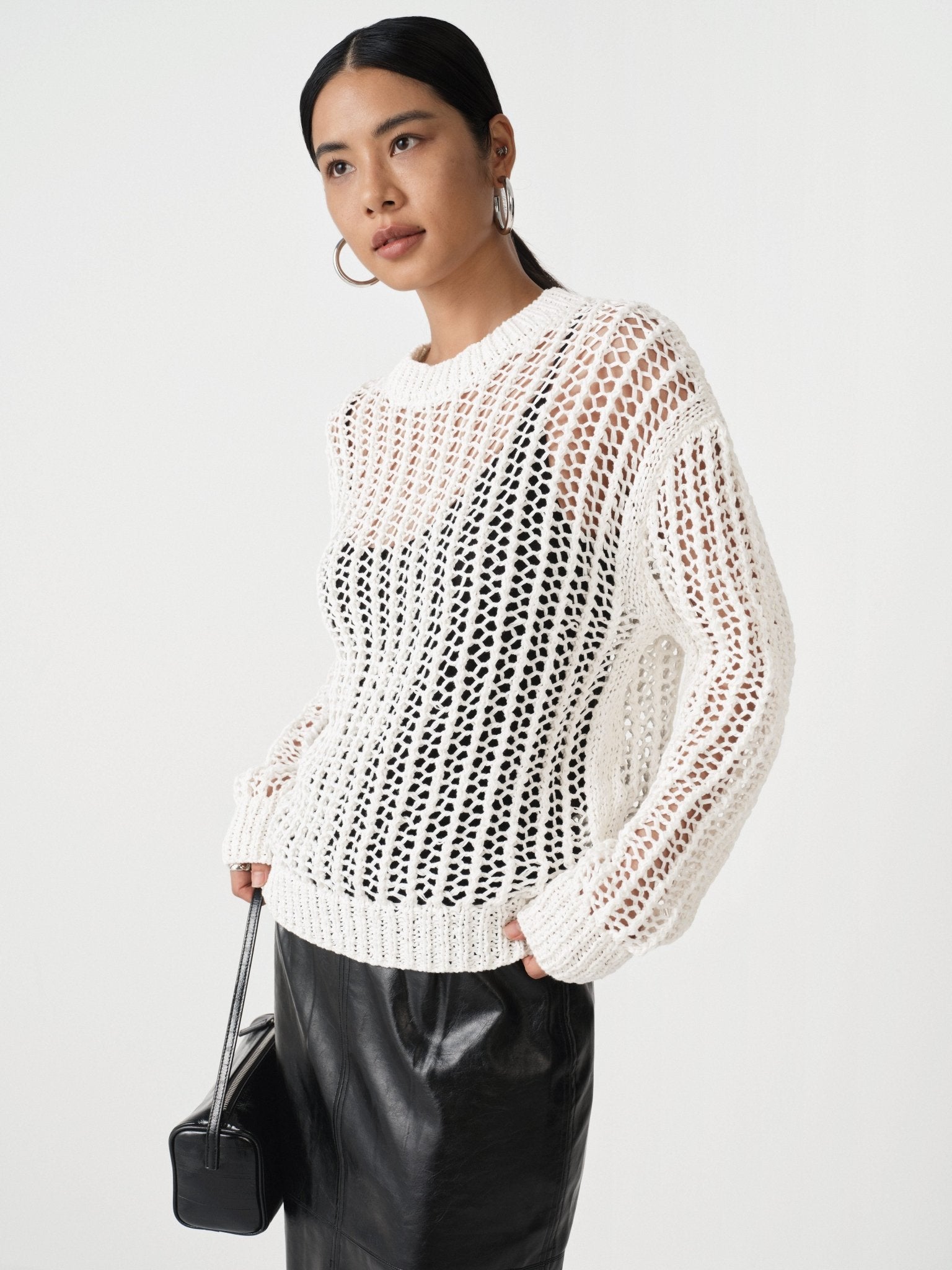 Essential Blend V - Neck Sweater - Nettarei