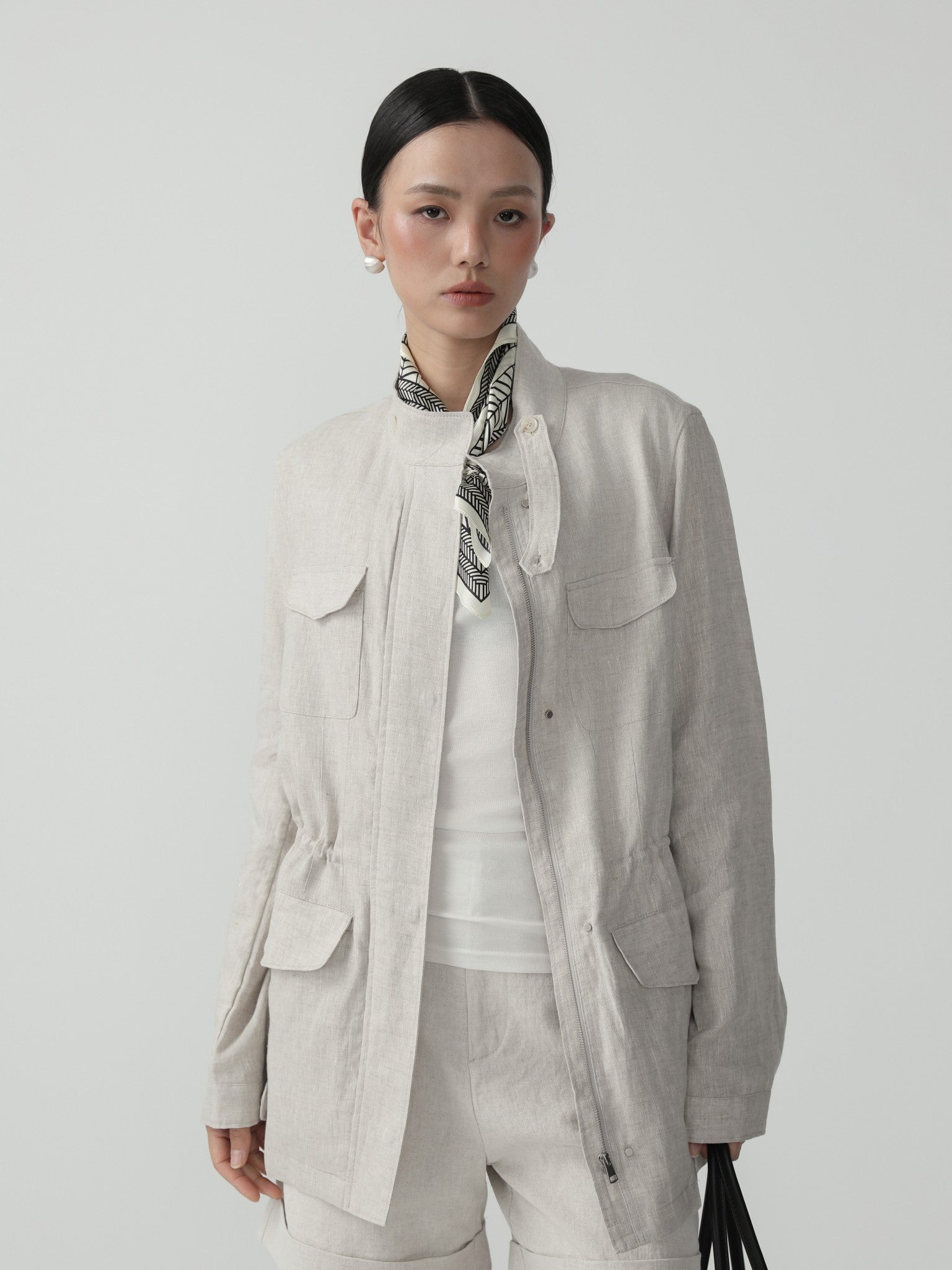 Minimalist Geometric Square Scarf with Modern Flair - Nettarei