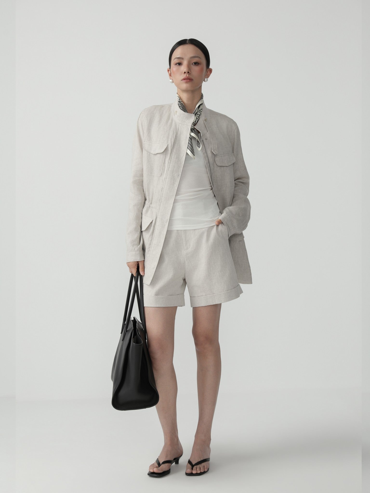 Minimalist Geometric Square Scarf with Modern Flair - Nettarei