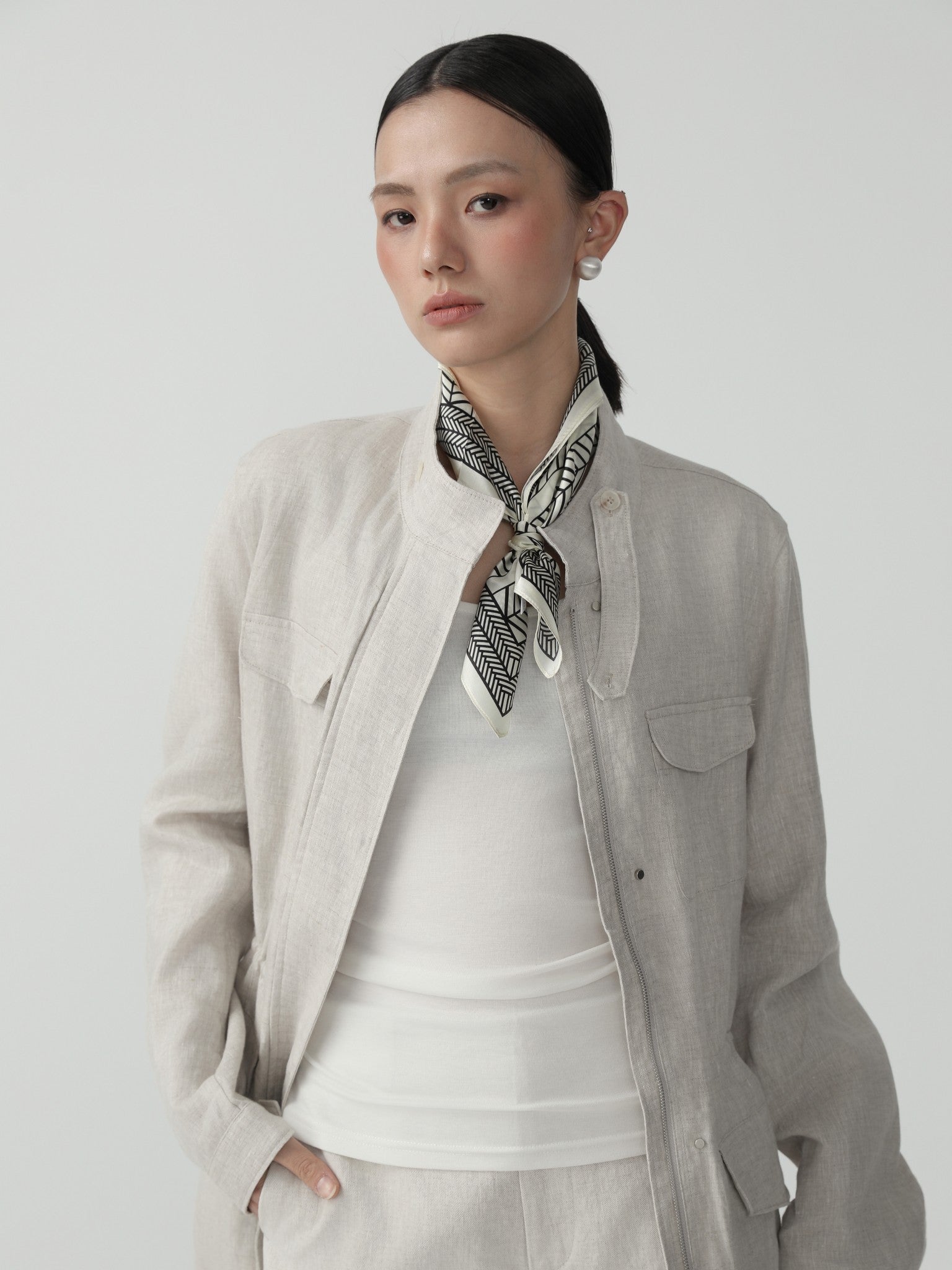 Minimalist Geometric Square Scarf with Modern Flair - Nettarei