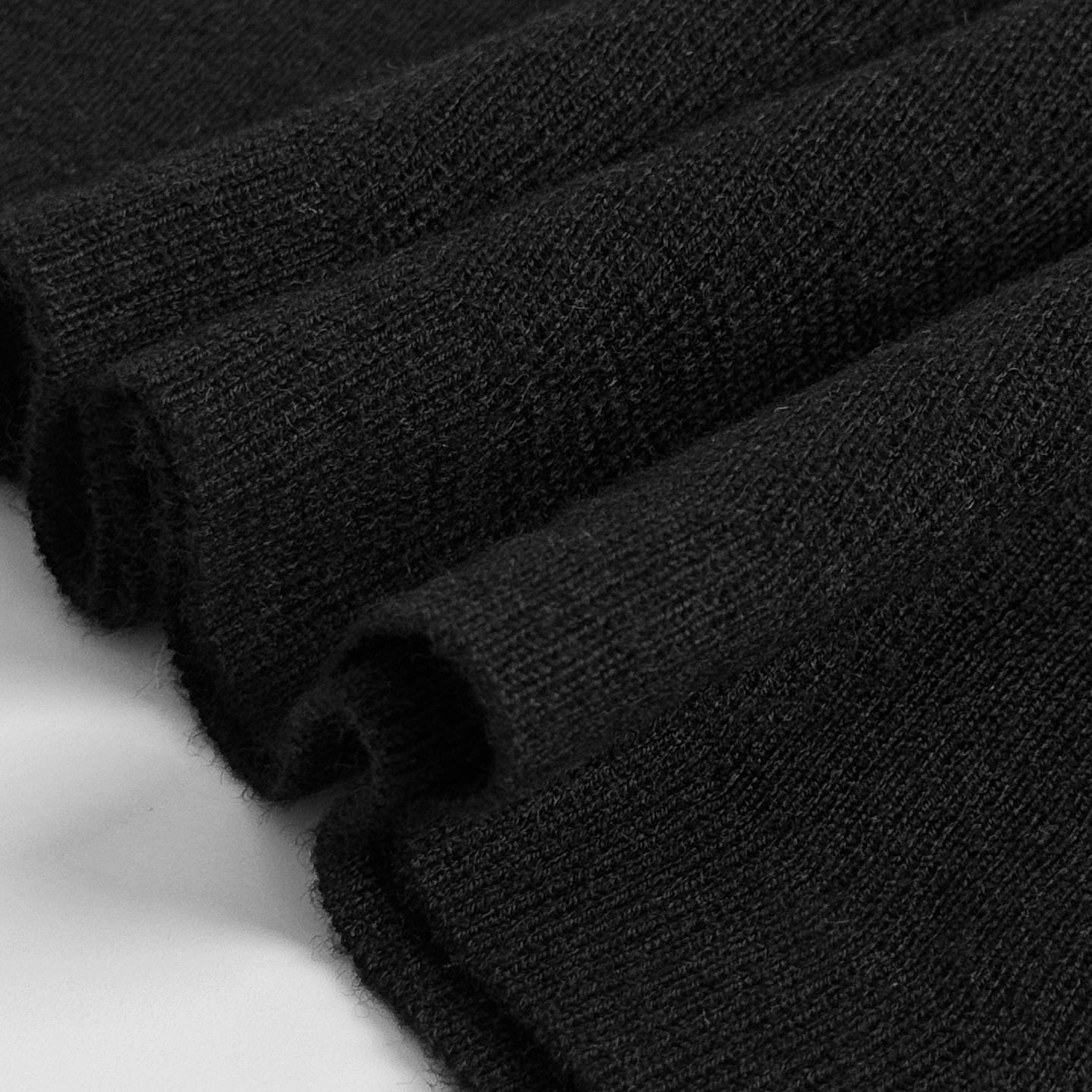 Minimalist Women's Sweater - Nettarei